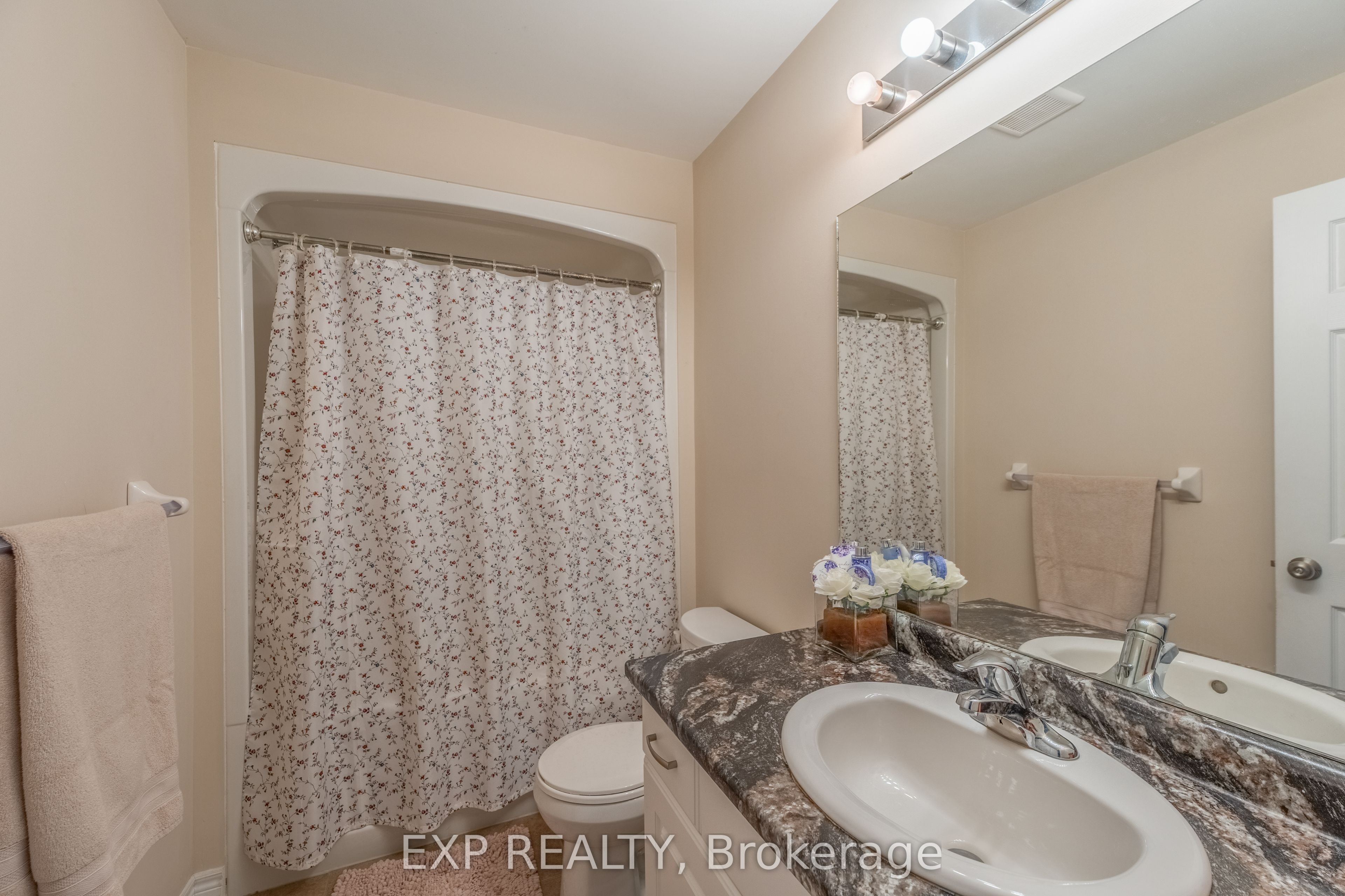 37 Helen Drive E Property Photo 23