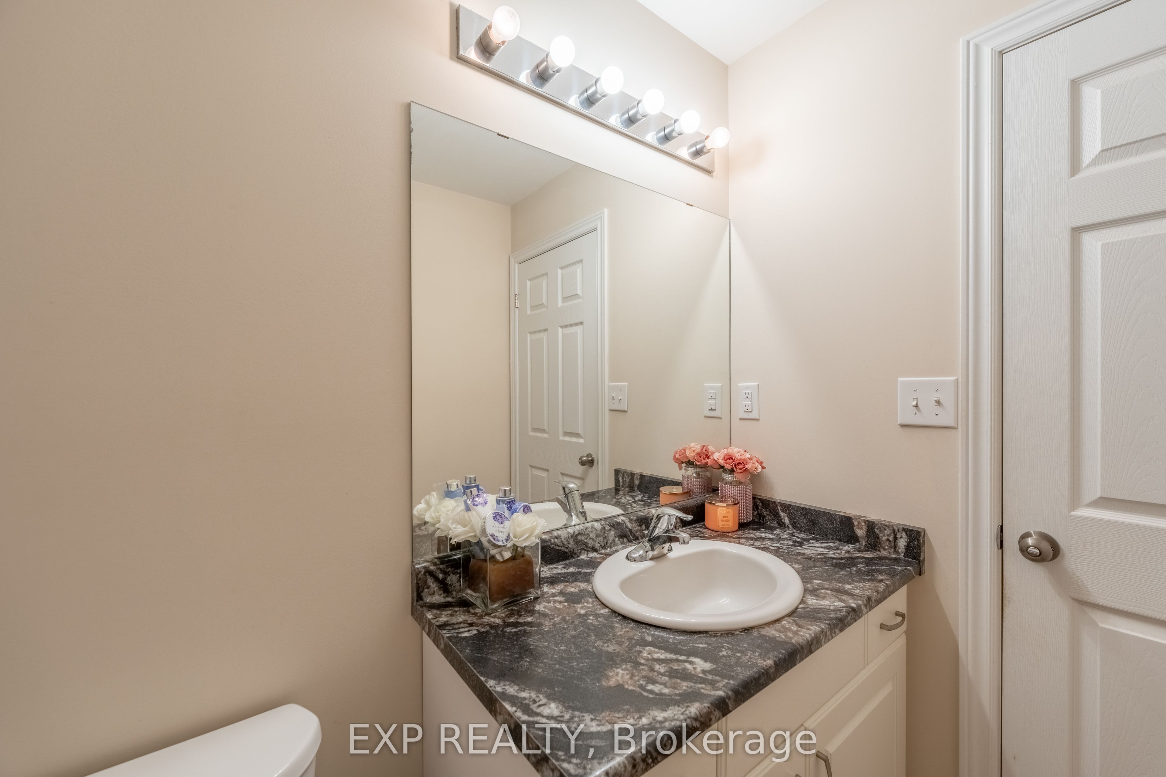 37 Helen Drive E Property Photo 24