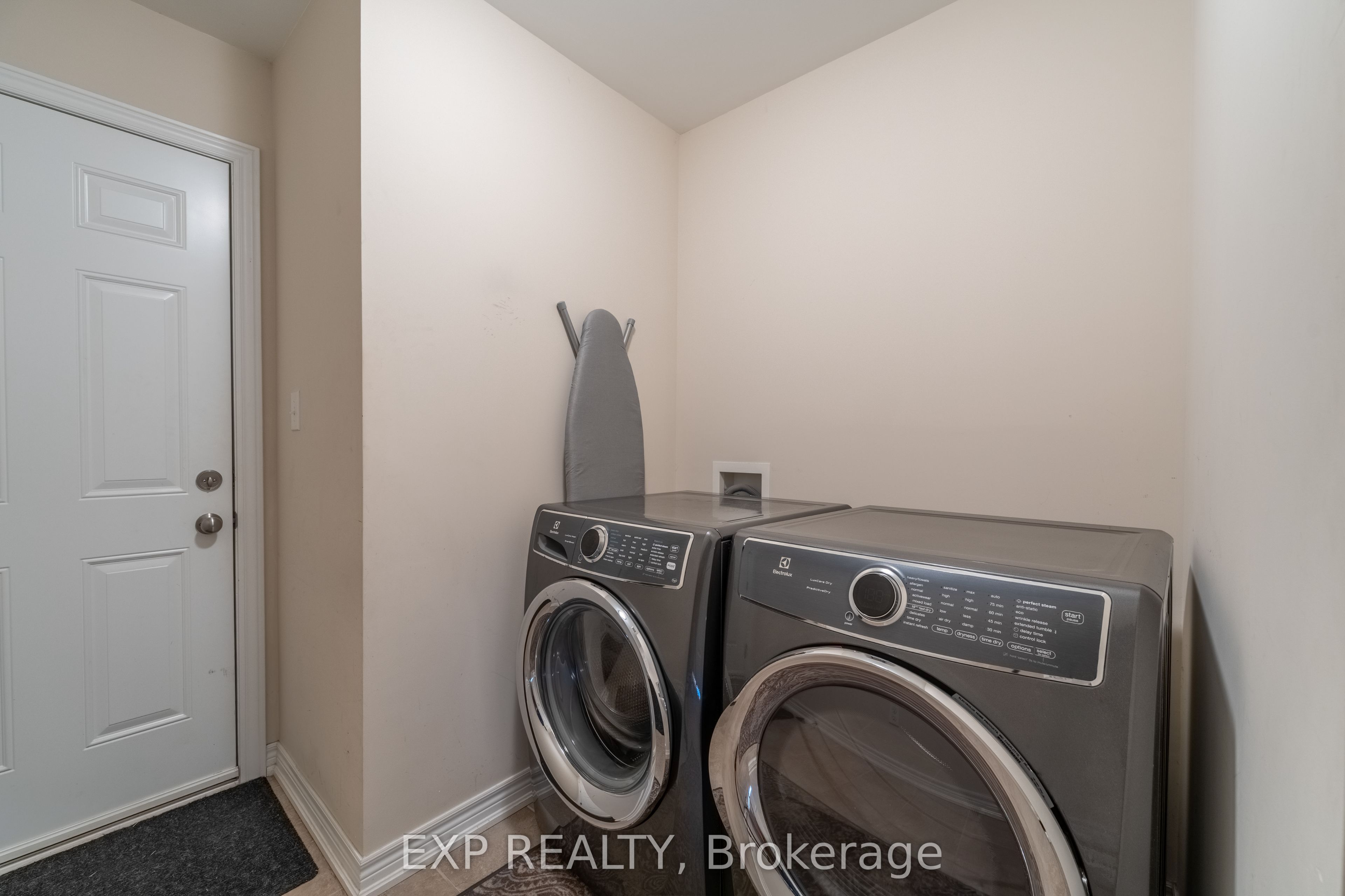 37 Helen Drive E Property Photo 25