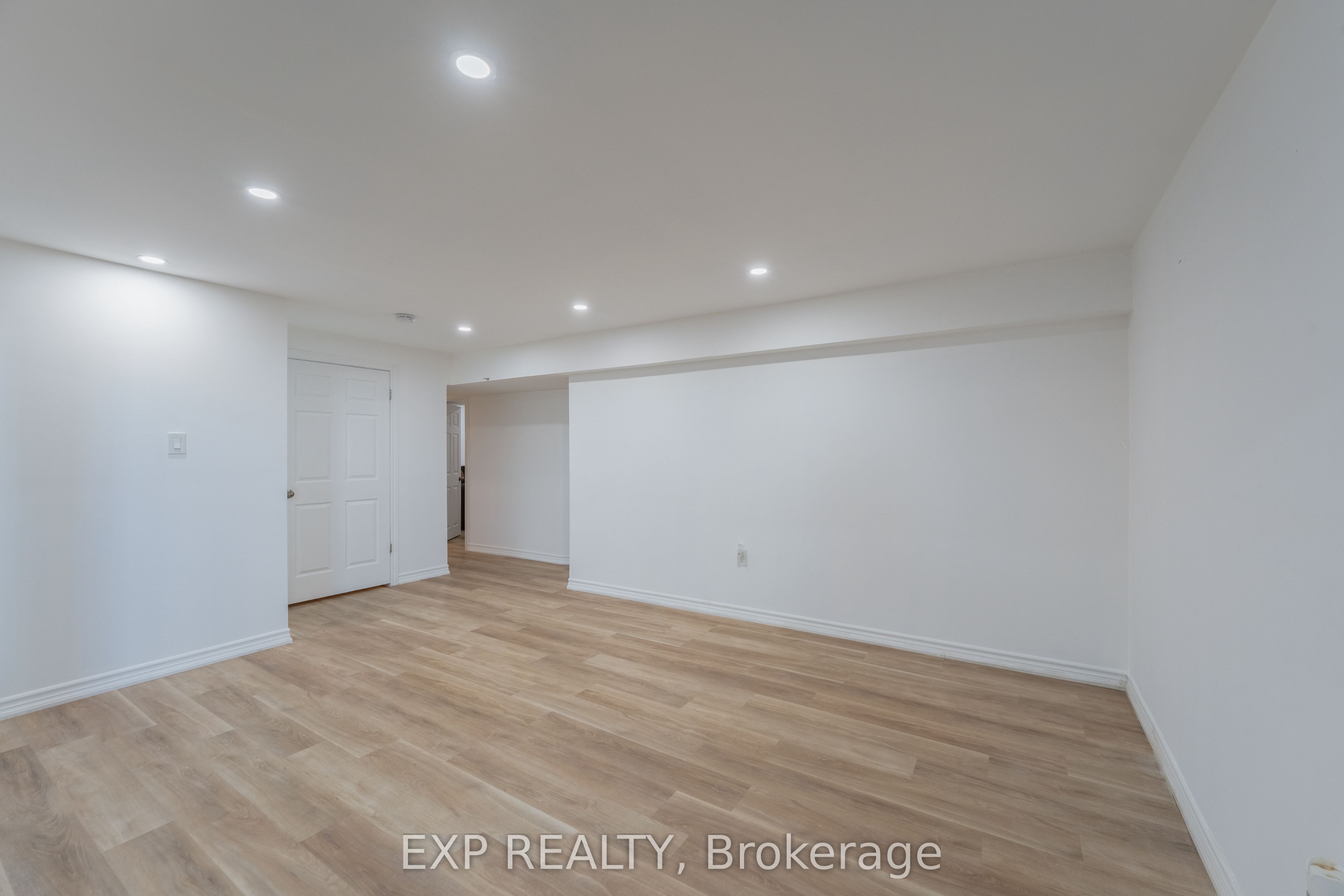 37 Helen Drive E Property Photo 26