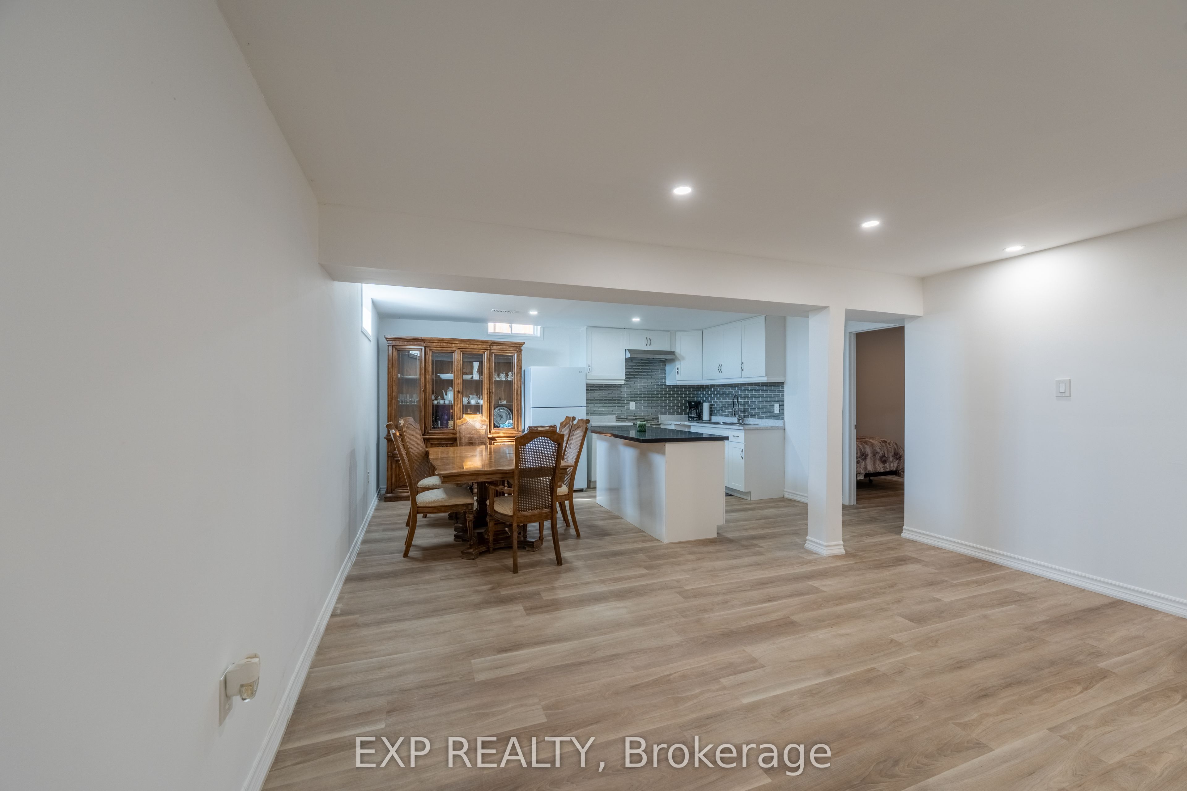 37 Helen Drive E Property Photo 27