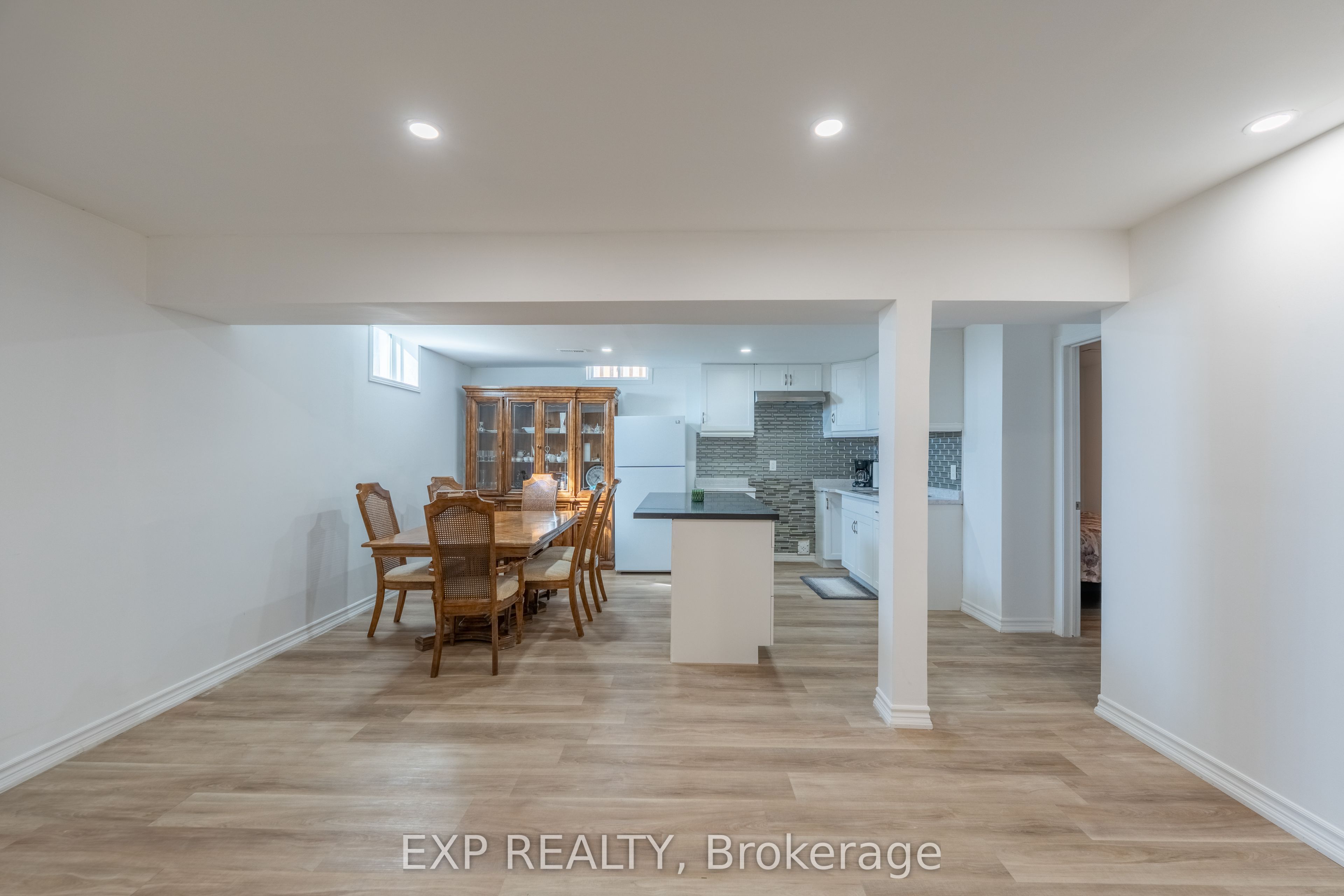 37 Helen Drive E Property Photo 28
