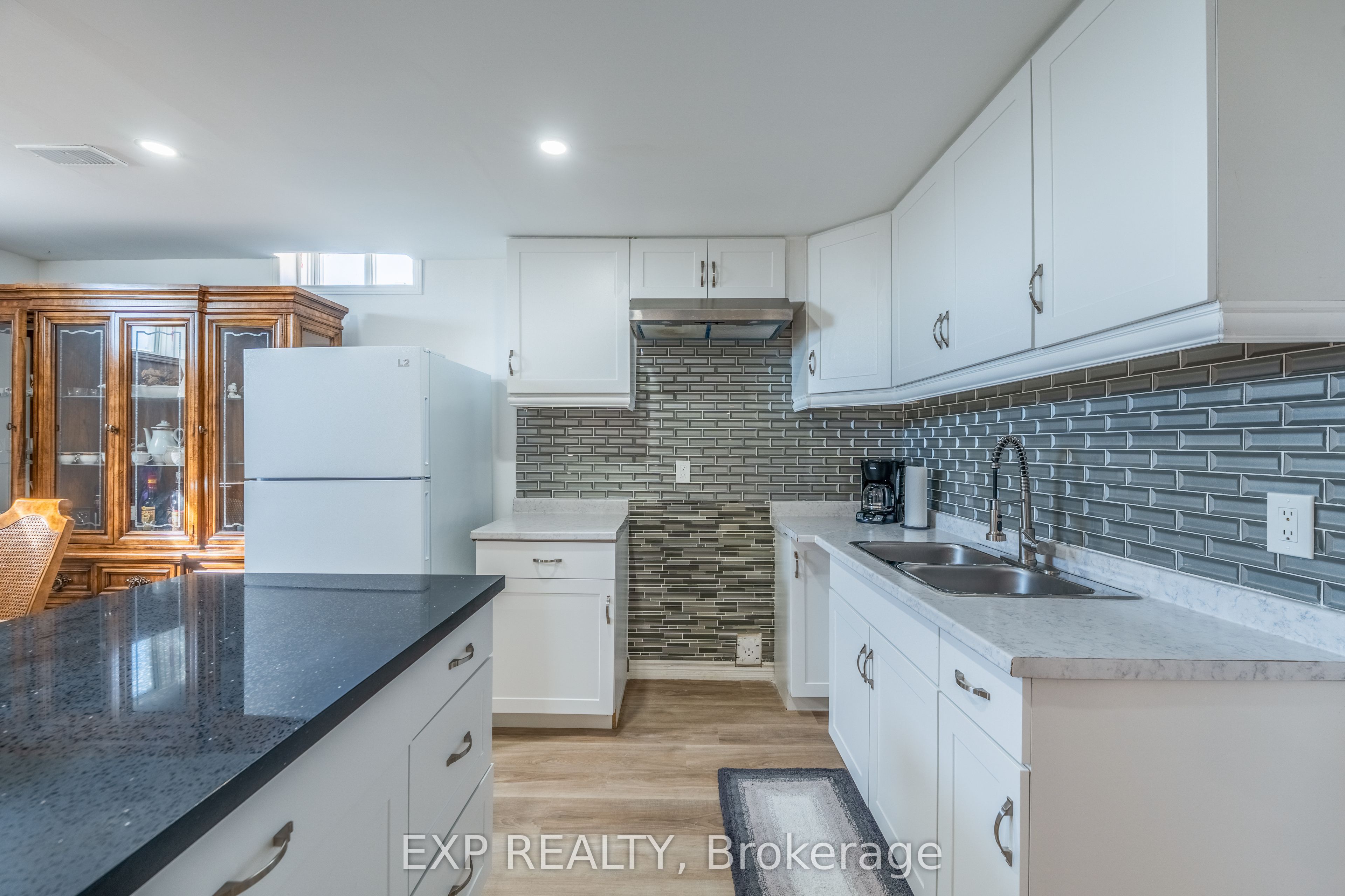 37 Helen Drive E Property Photo 29