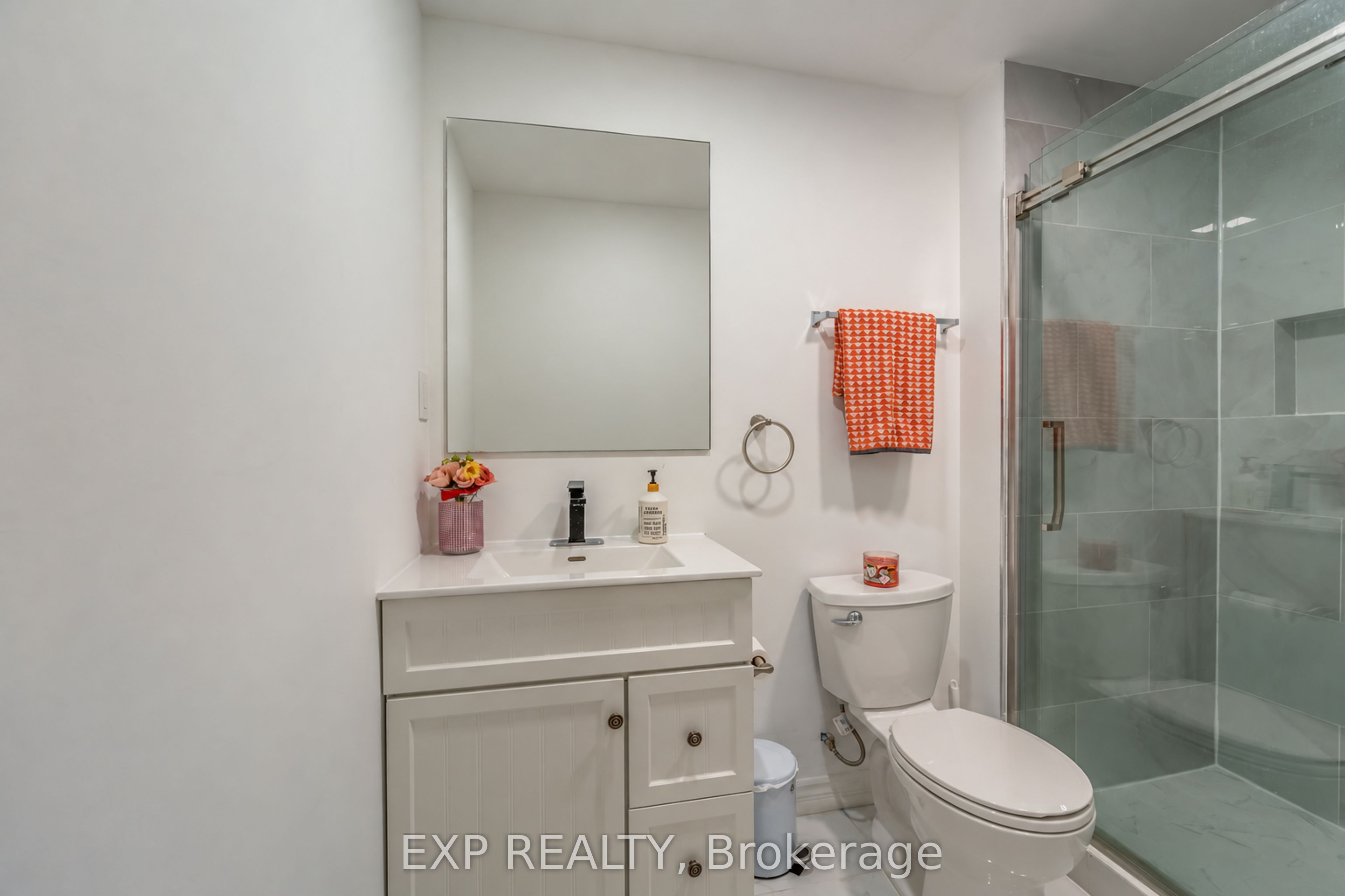 37 Helen Drive E Property Photo 31
