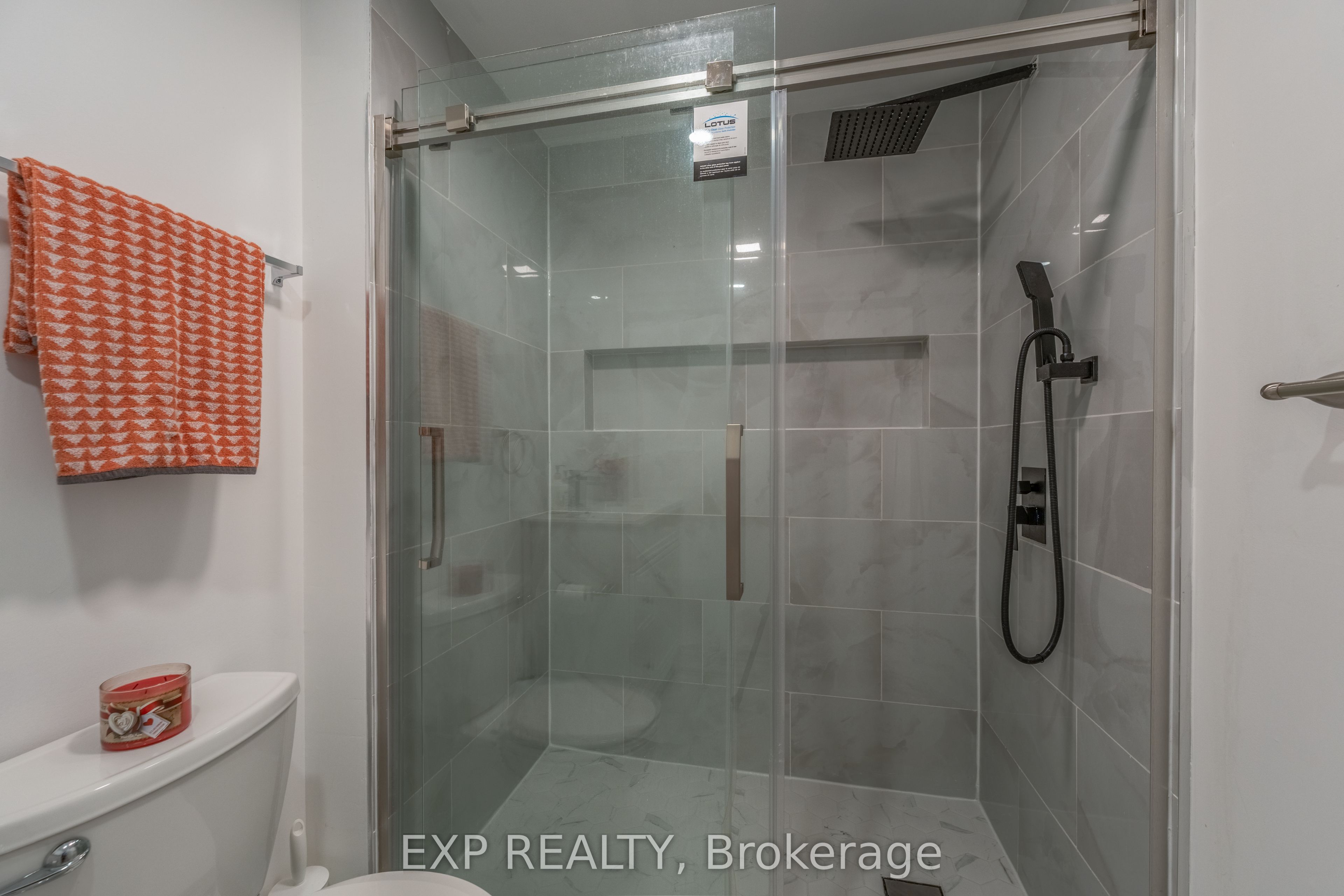 37 Helen Drive E Property Photo 32
