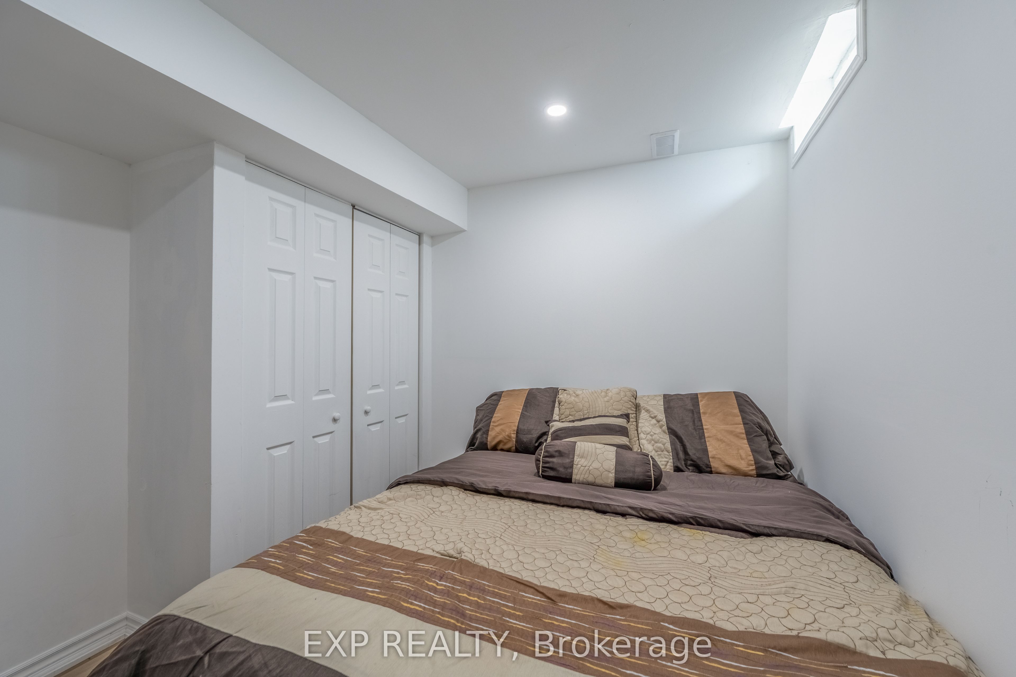 37 Helen Drive E Property Photo 35
