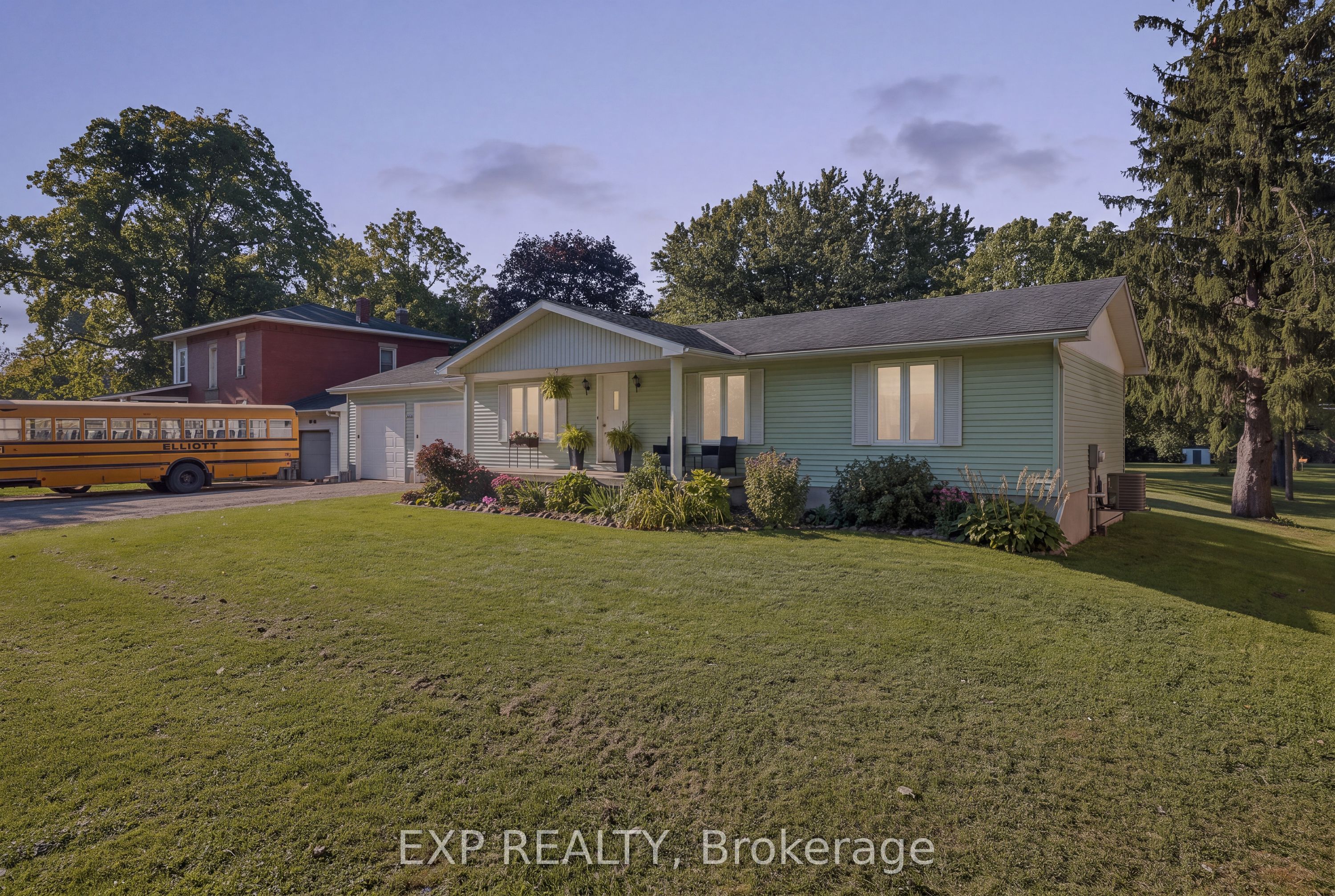 1065 Howick Street Property Photo 2