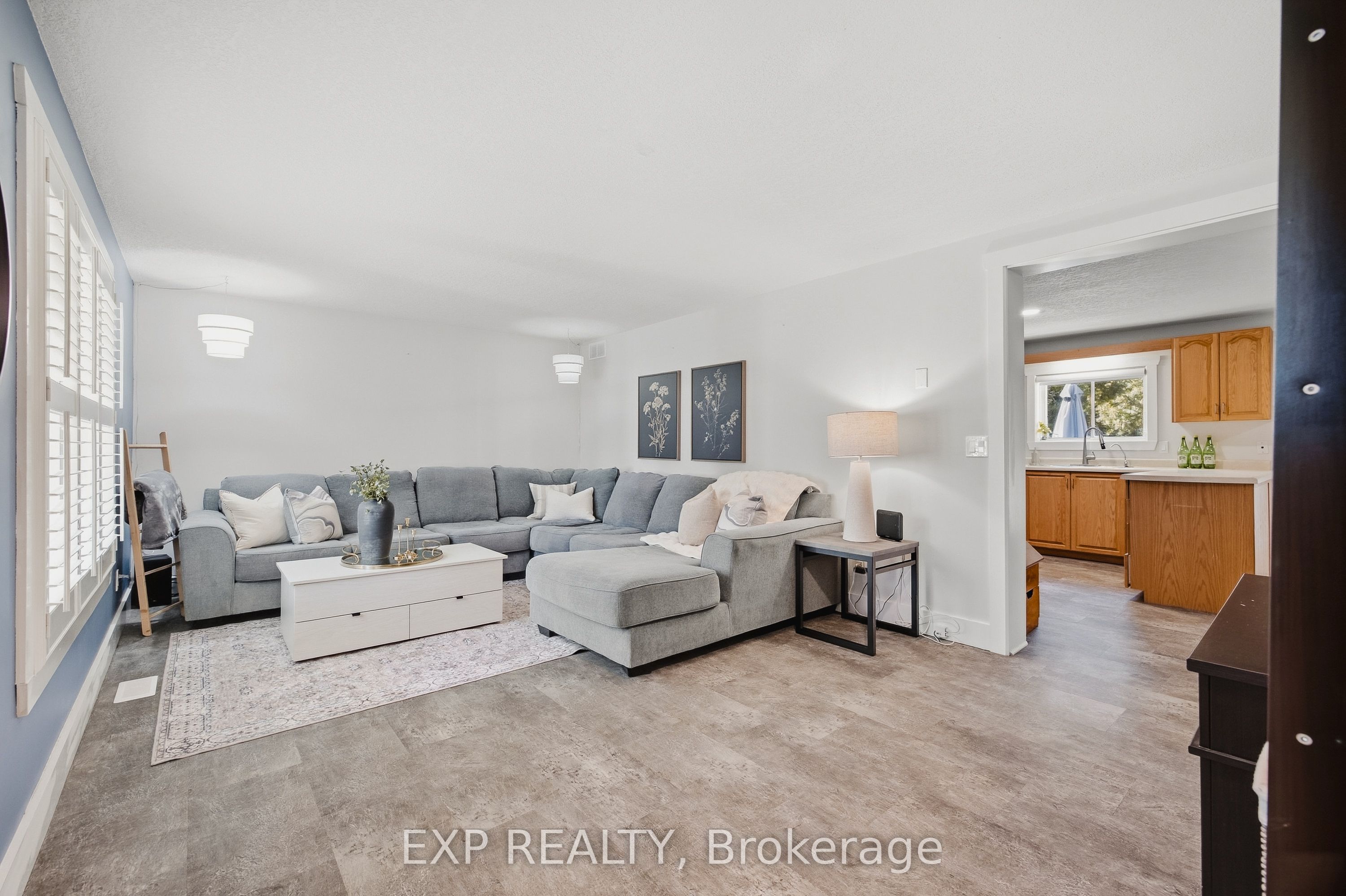1065 Howick Street Property Photo 3