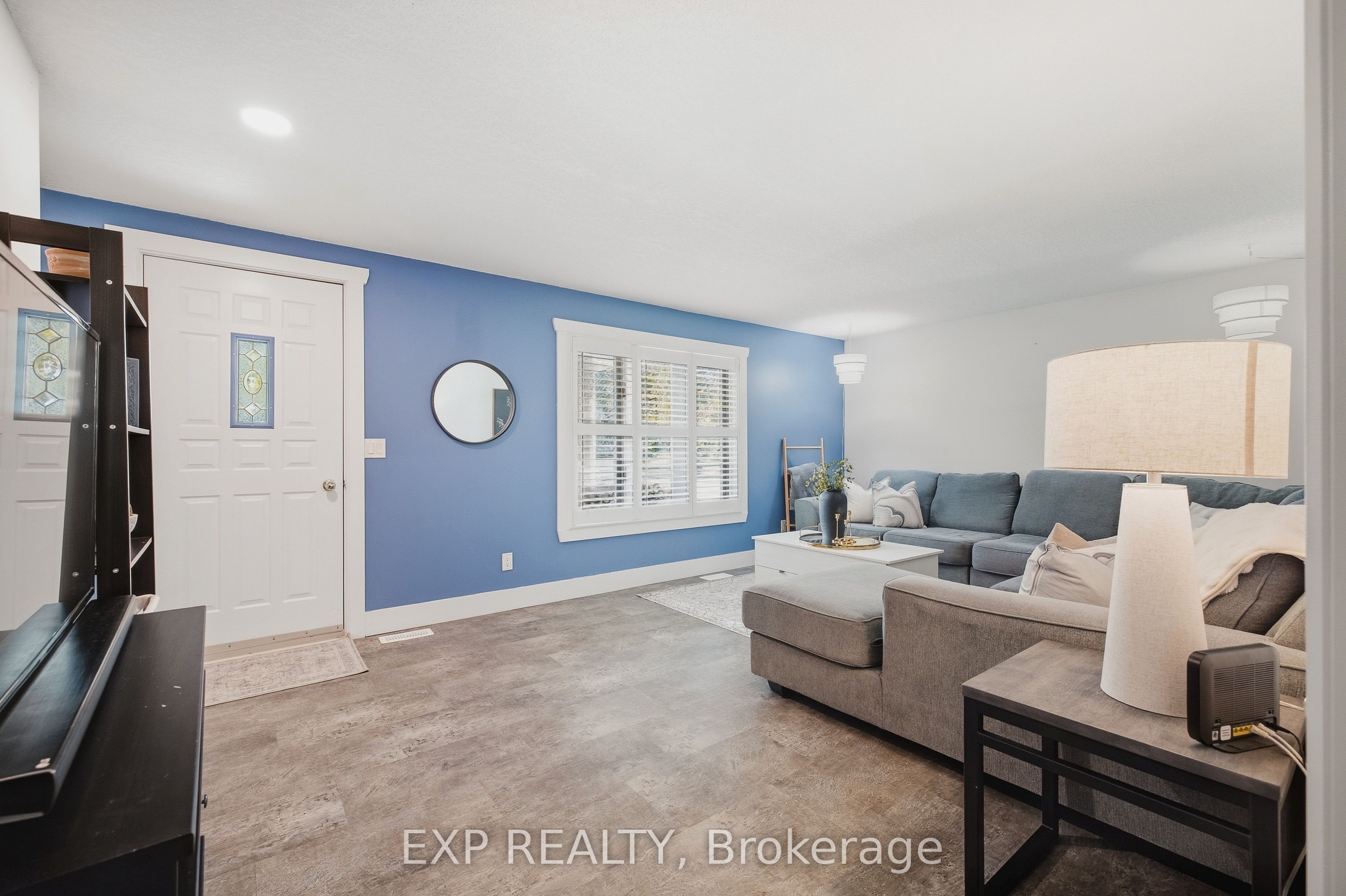 1065 Howick Street Property Photo 5
