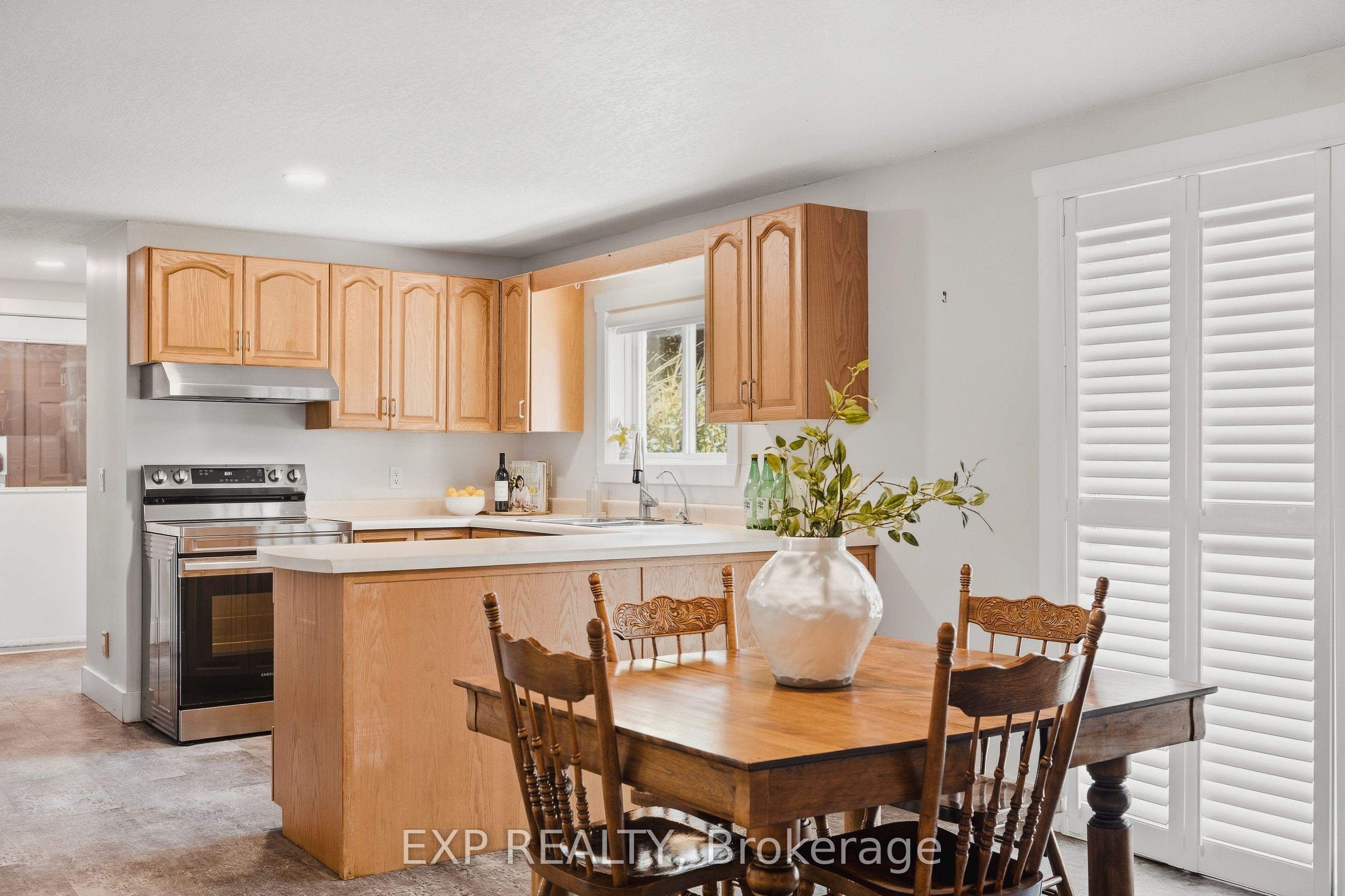 1065 Howick Street Property Photo 10