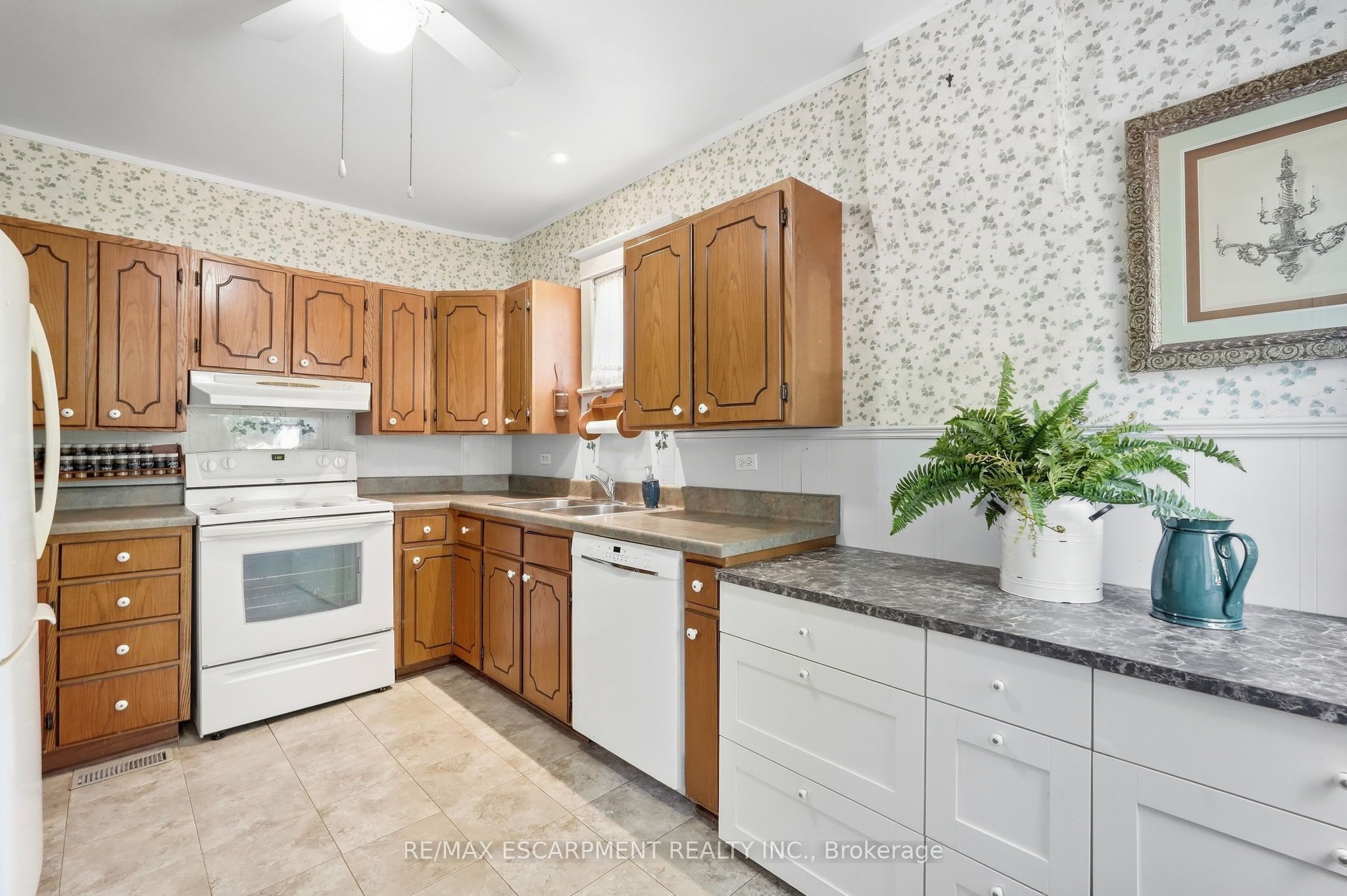 41 East 14th Street W Property Photo 18