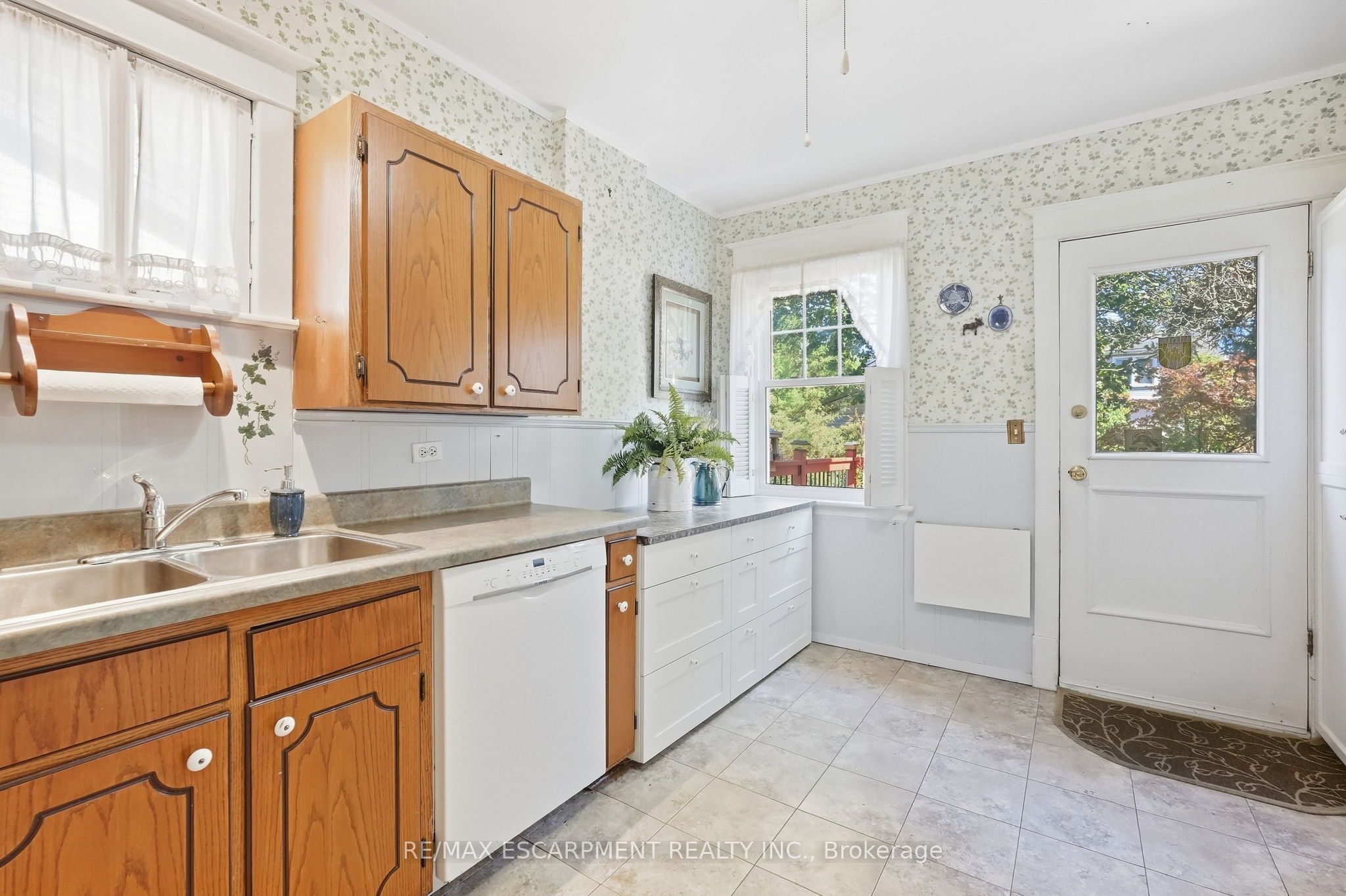 41 East 14th Street W Property Photo 20