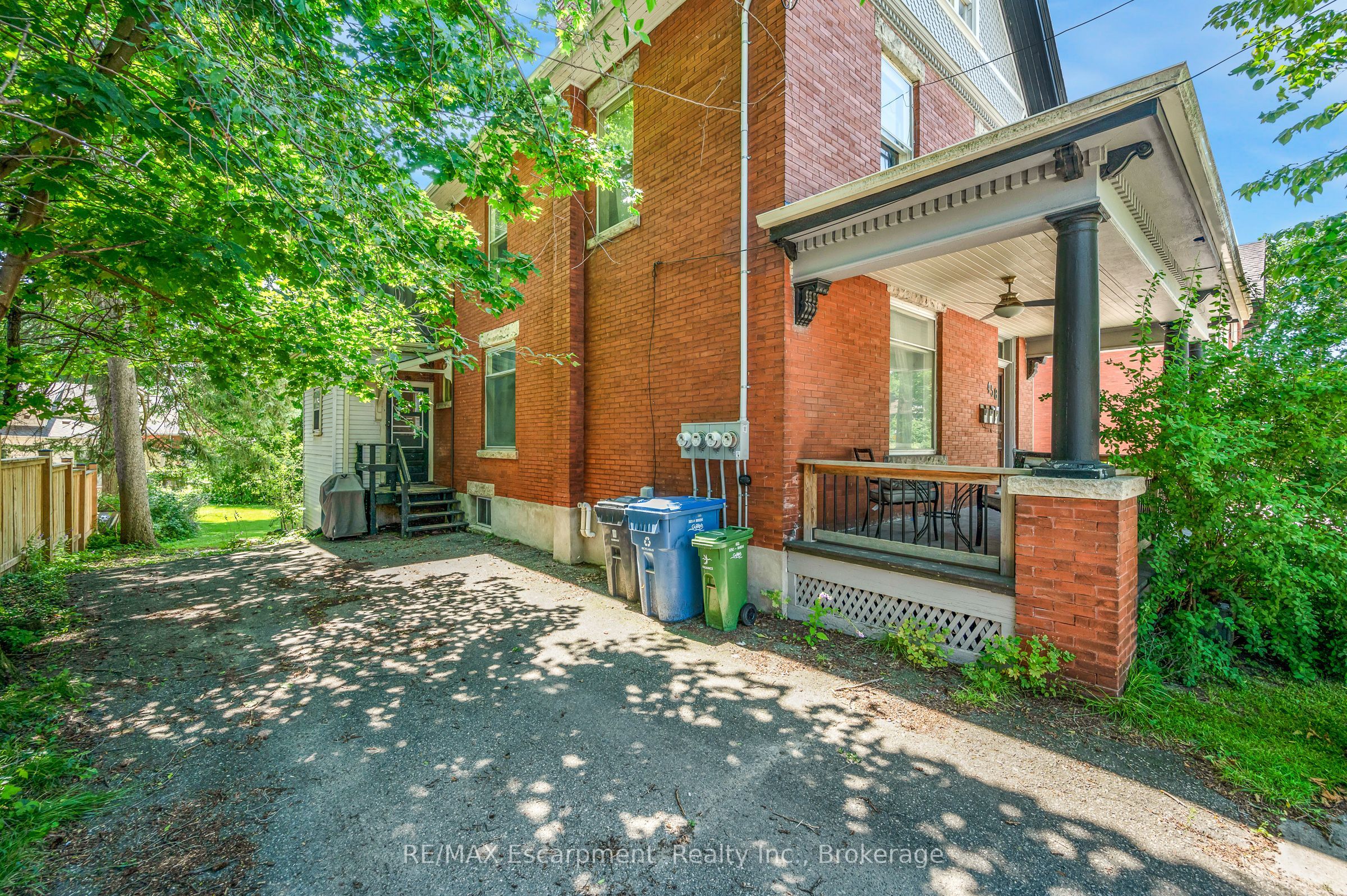 458 Woolwich Street Property Photo 4