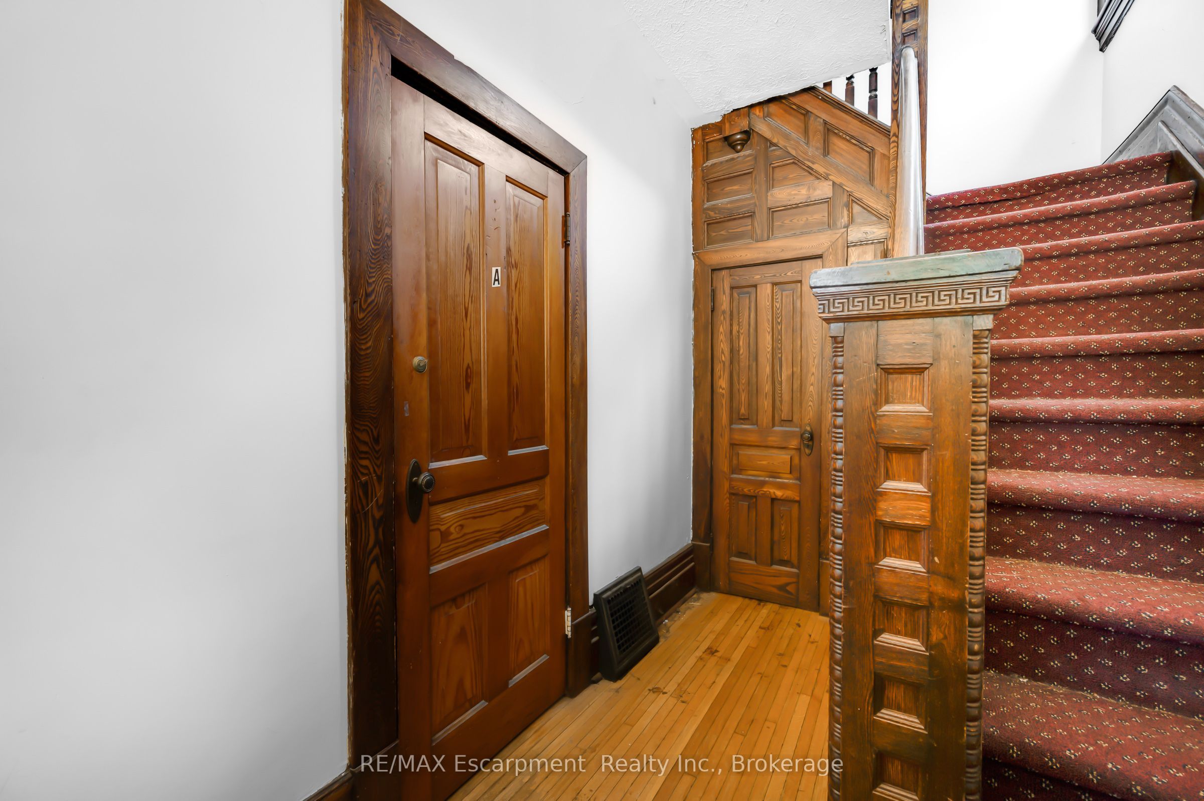 458 Woolwich Street Property Photo 6