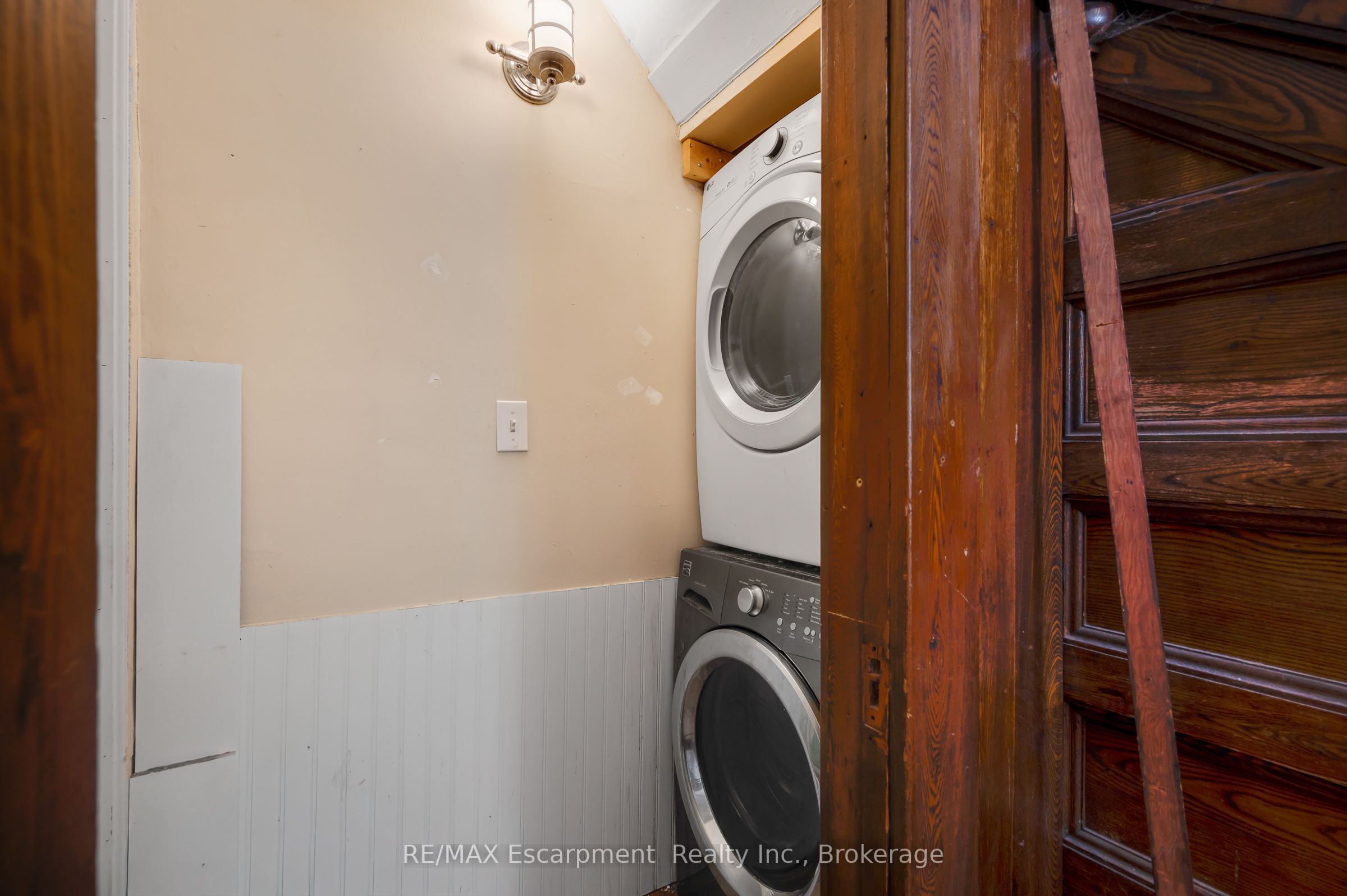 458 Woolwich Street Property Photo 7