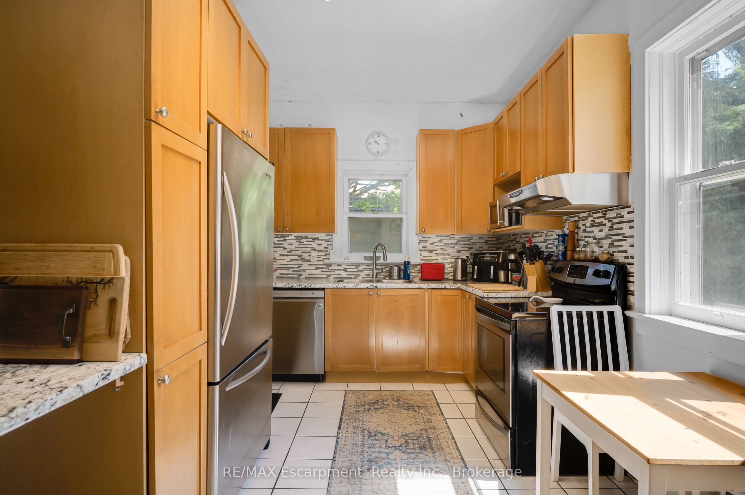 458 Woolwich Street Property Photo 13