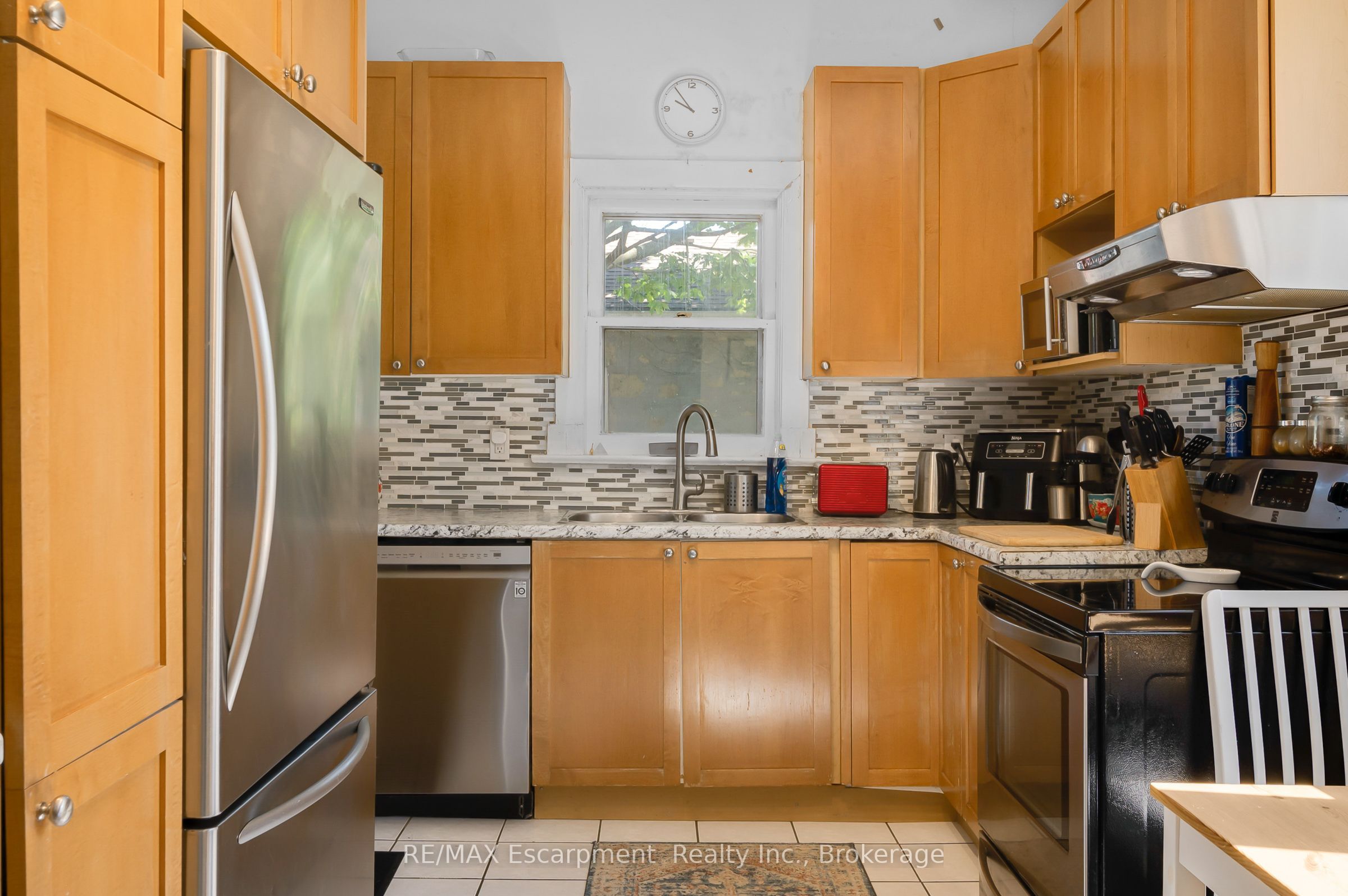 458 Woolwich Street Property Photo 14