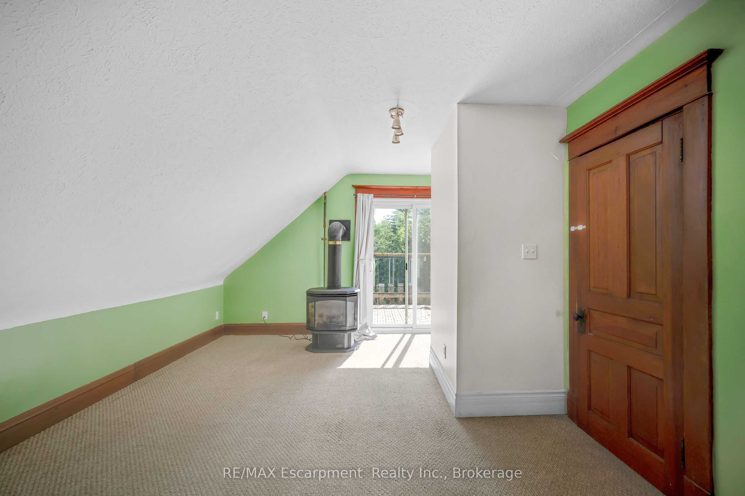 458 Woolwich Street Property Photo 33