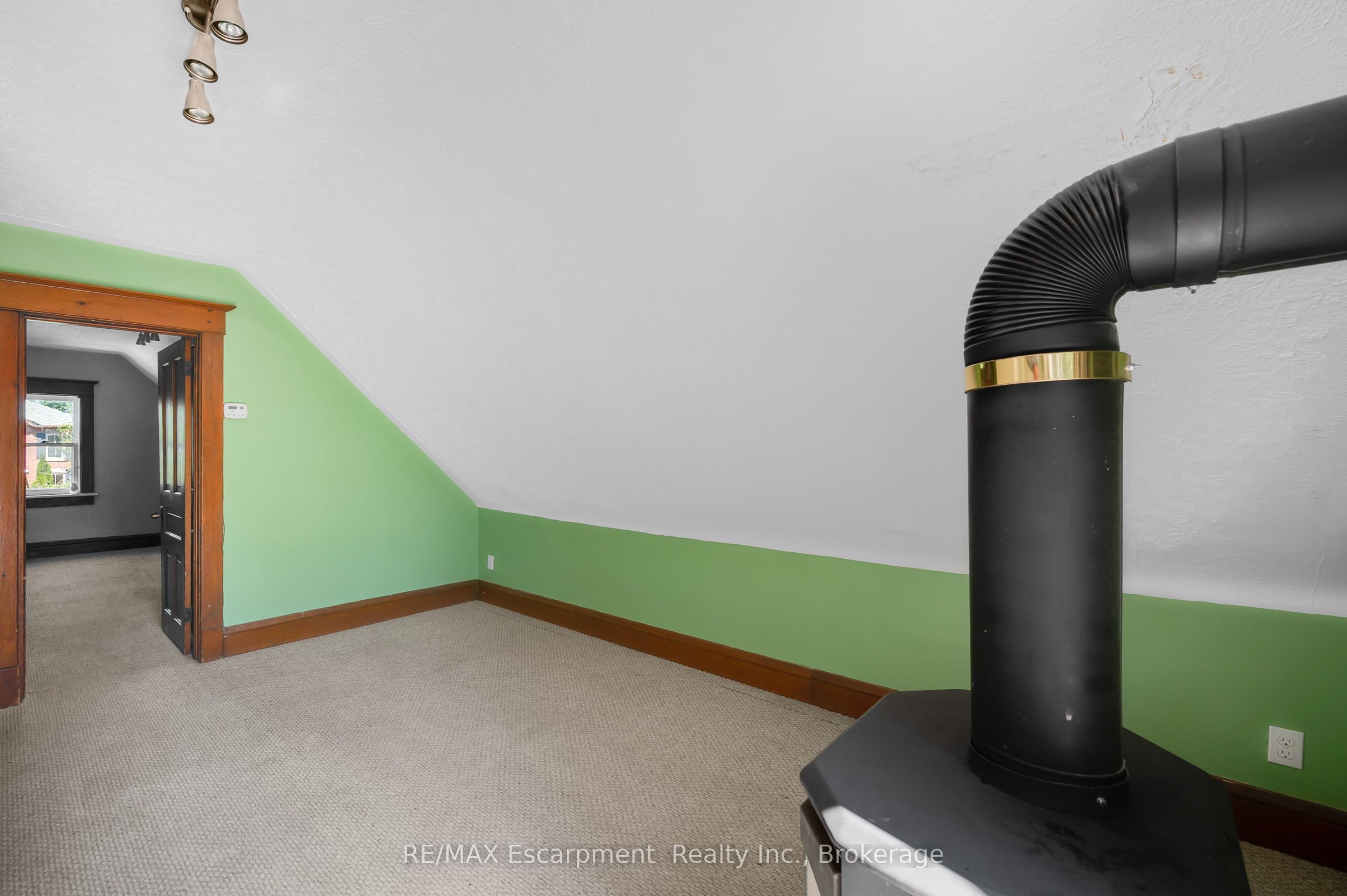 458 Woolwich Street Property Photo 34