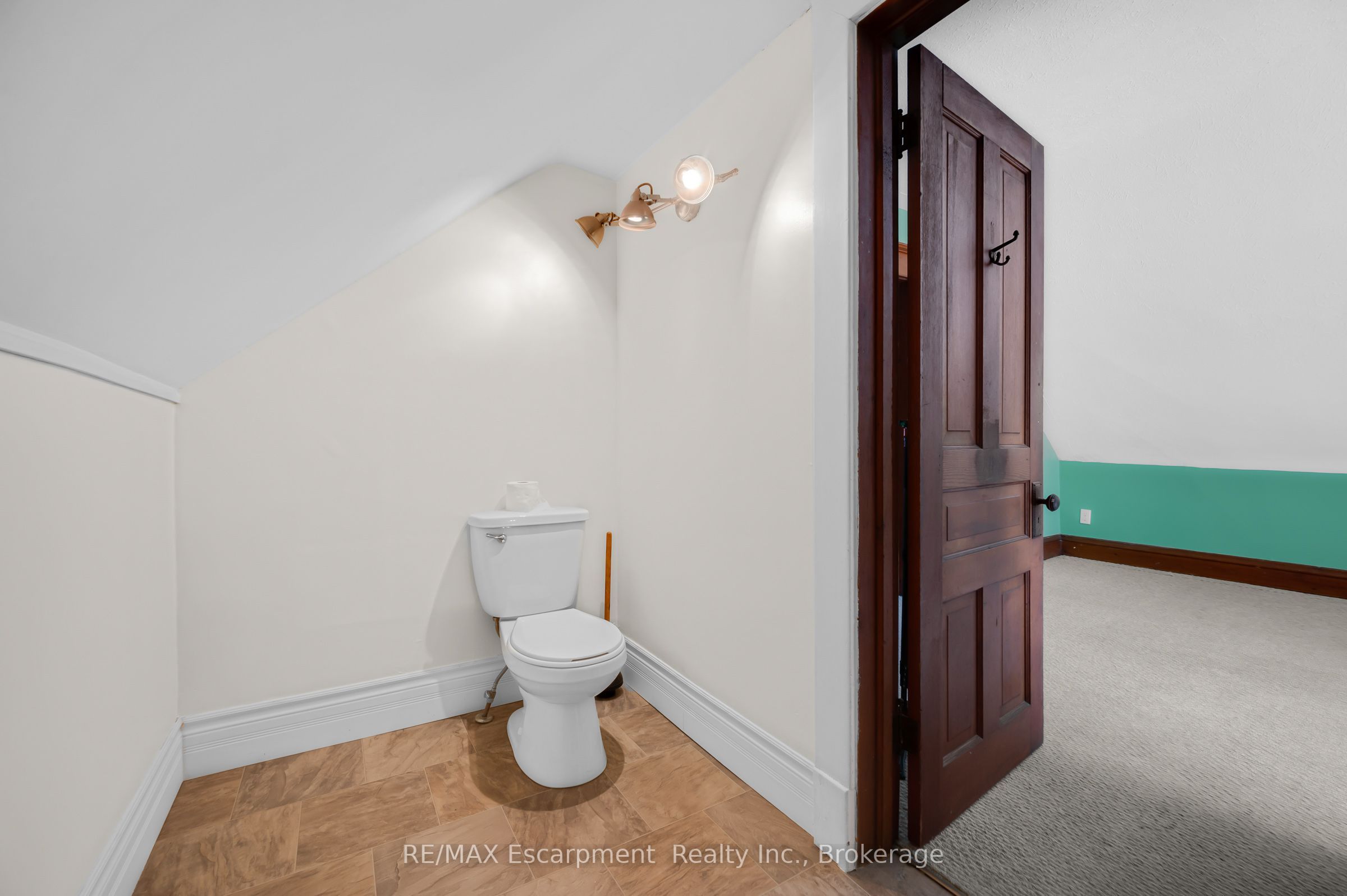 458 Woolwich Street Property Photo 38