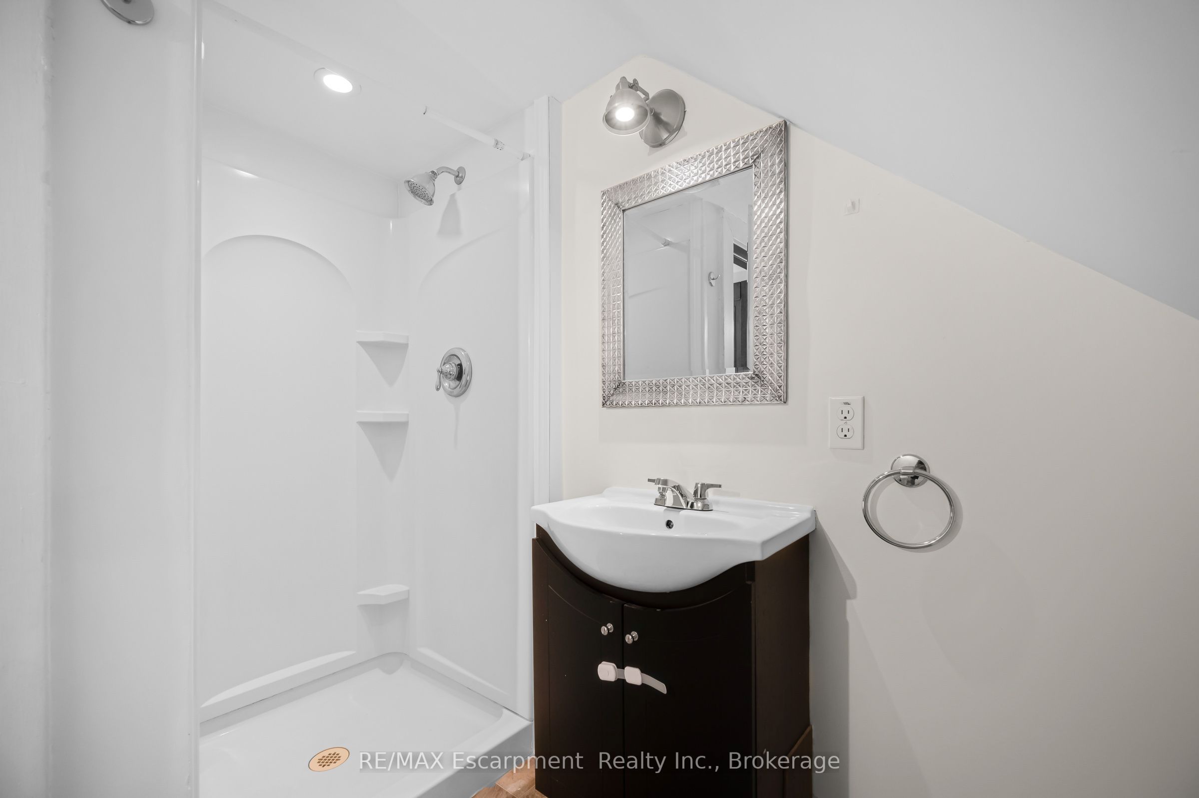 458 Woolwich Street Property Photo 39