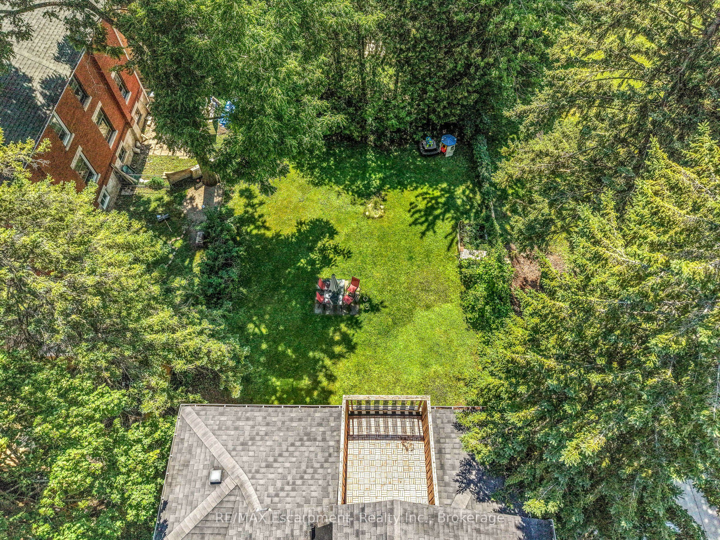 458 Woolwich Street Property Photo 43
