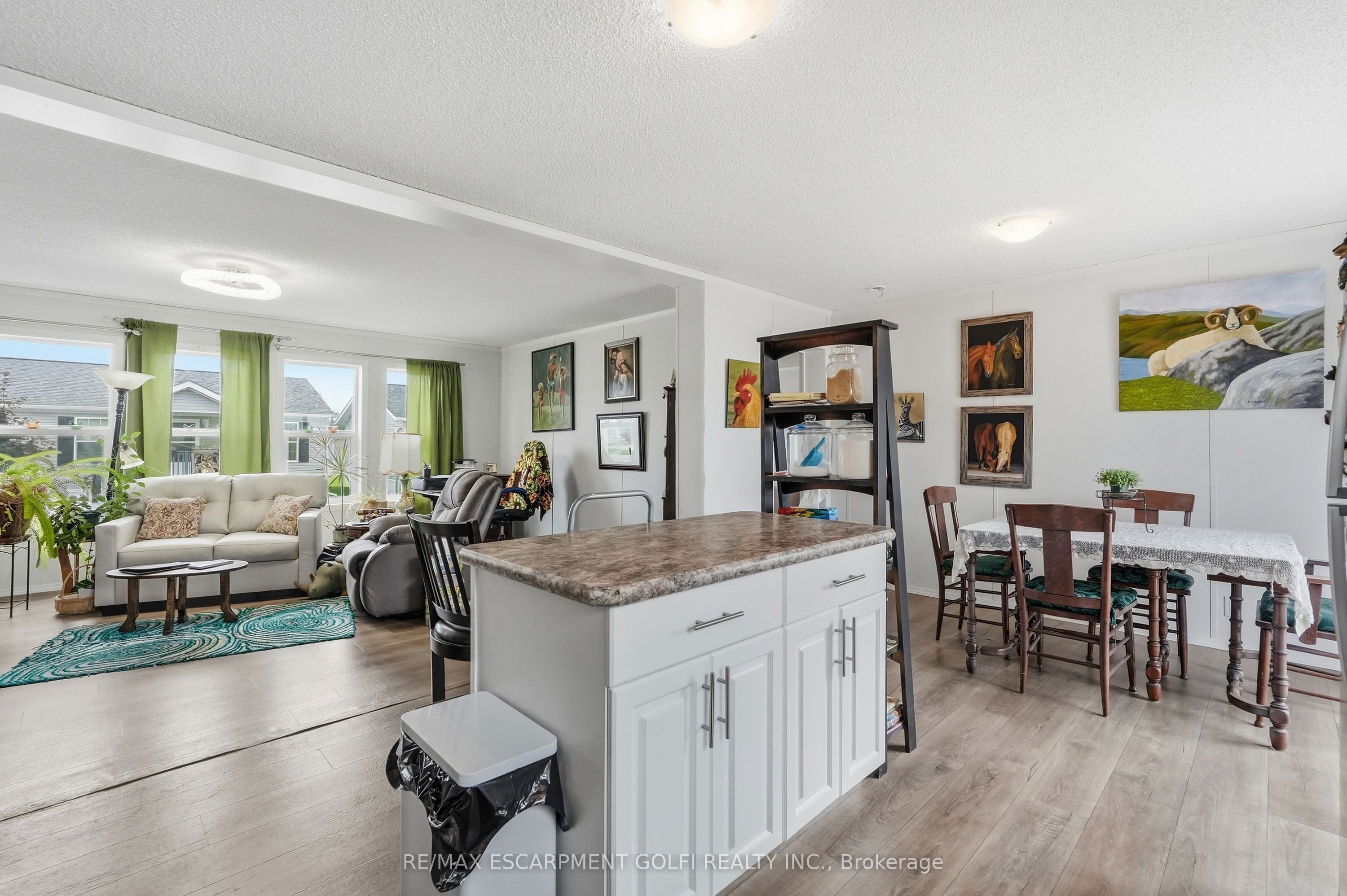 17 Bent Willow Court Property Photo 6