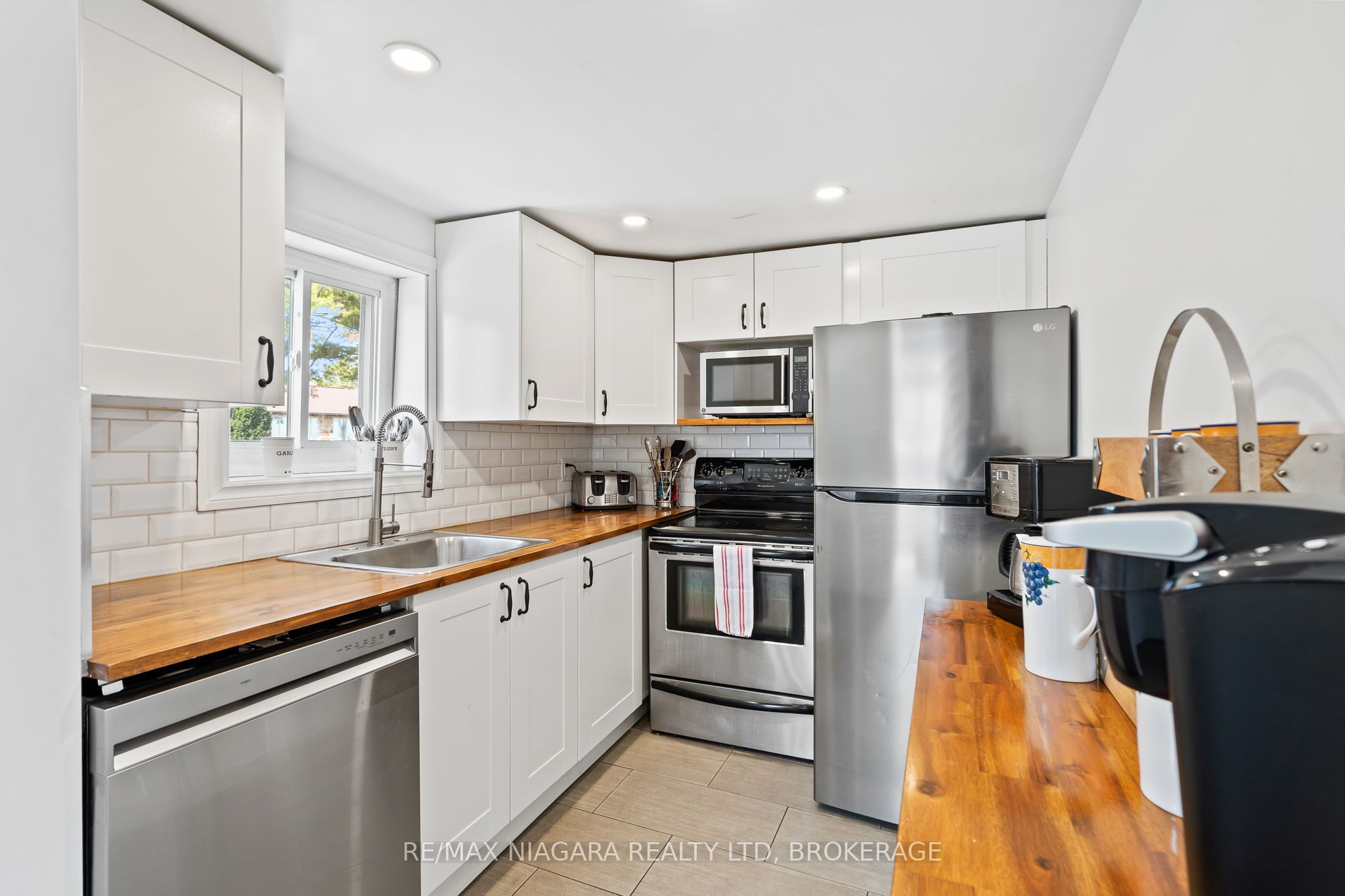 105 Lighthouse Drive Property Photo 6
