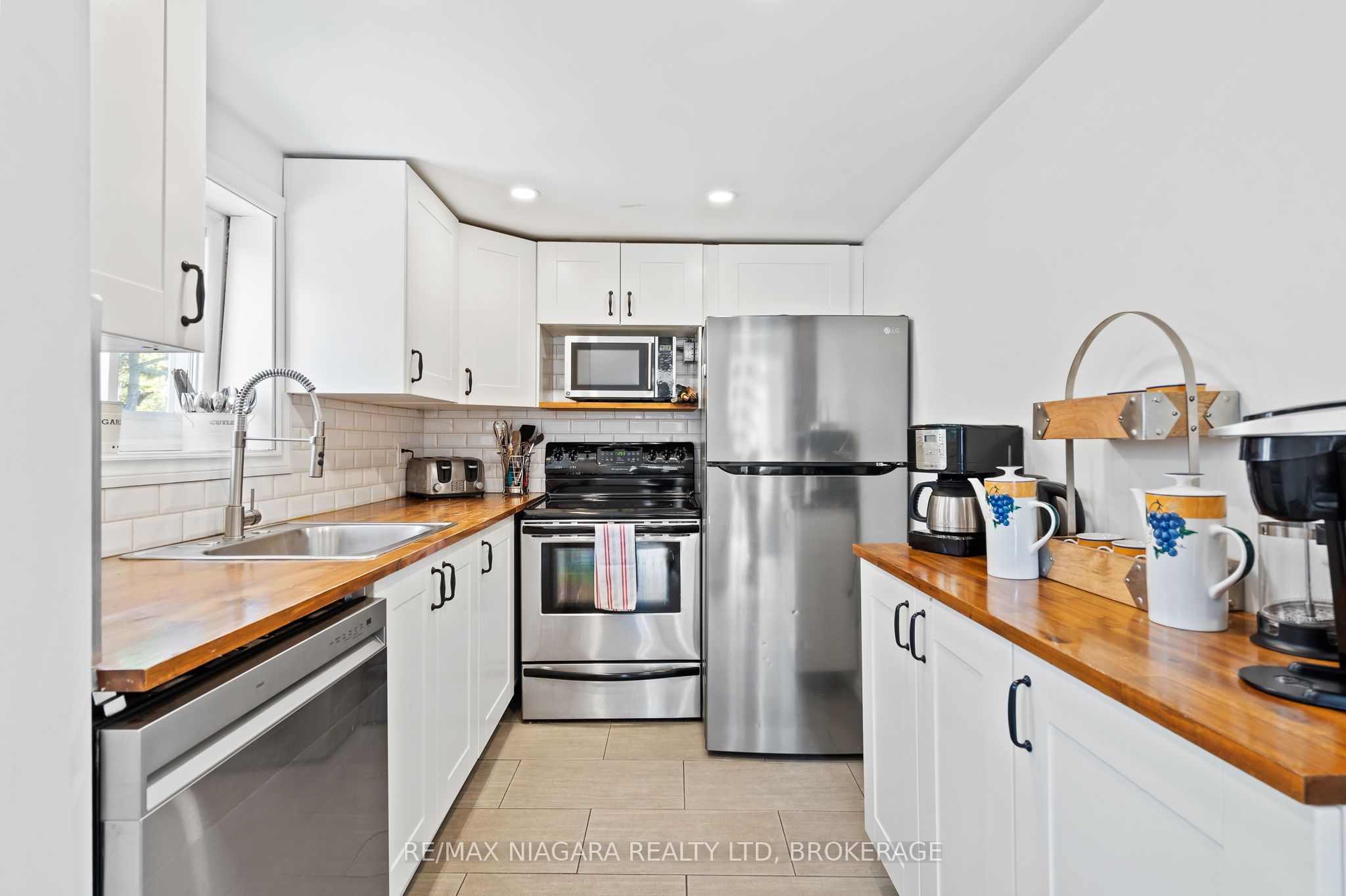105 Lighthouse Drive Property Photo 7