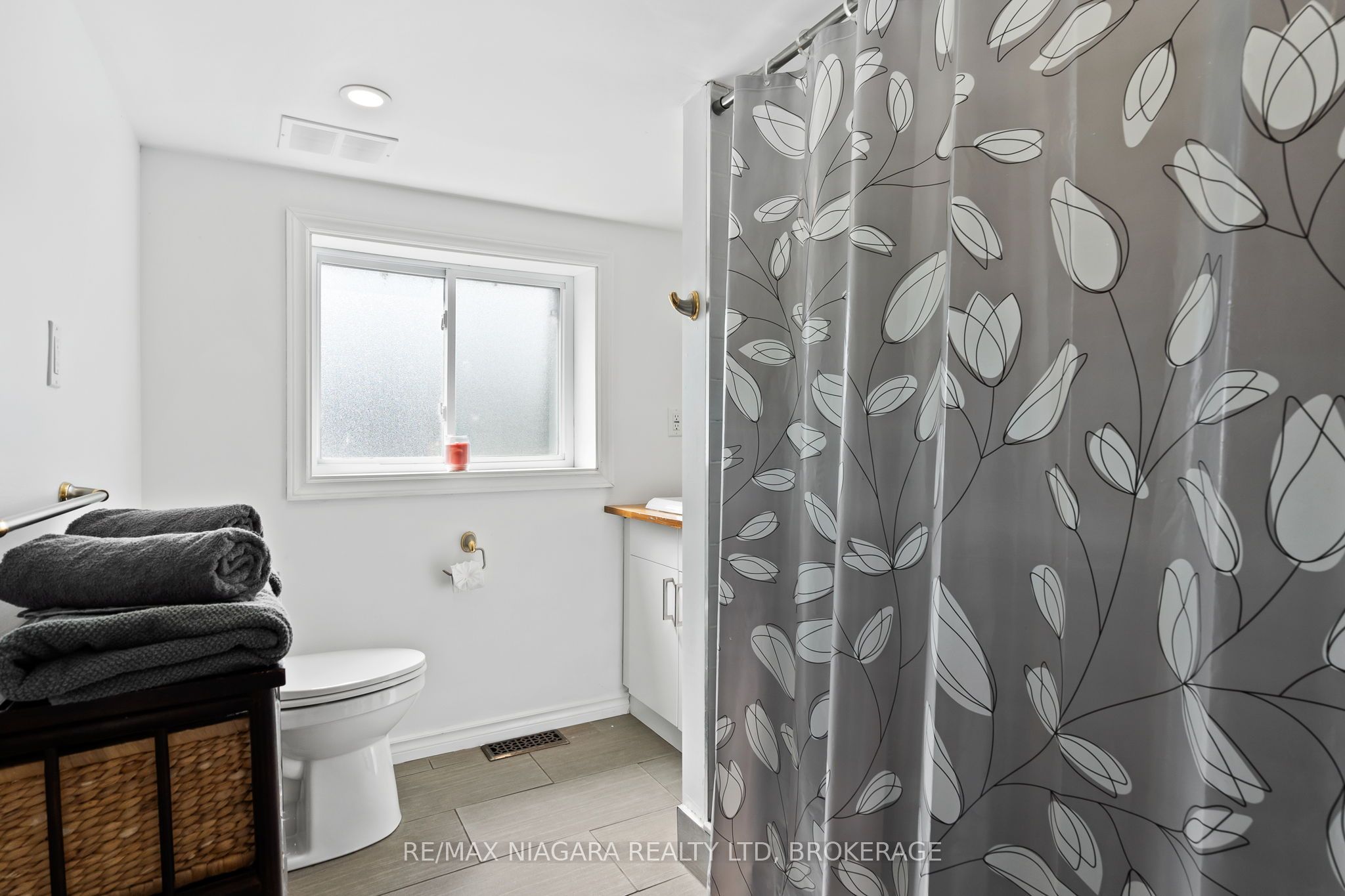 105 Lighthouse Drive Property Photo 8