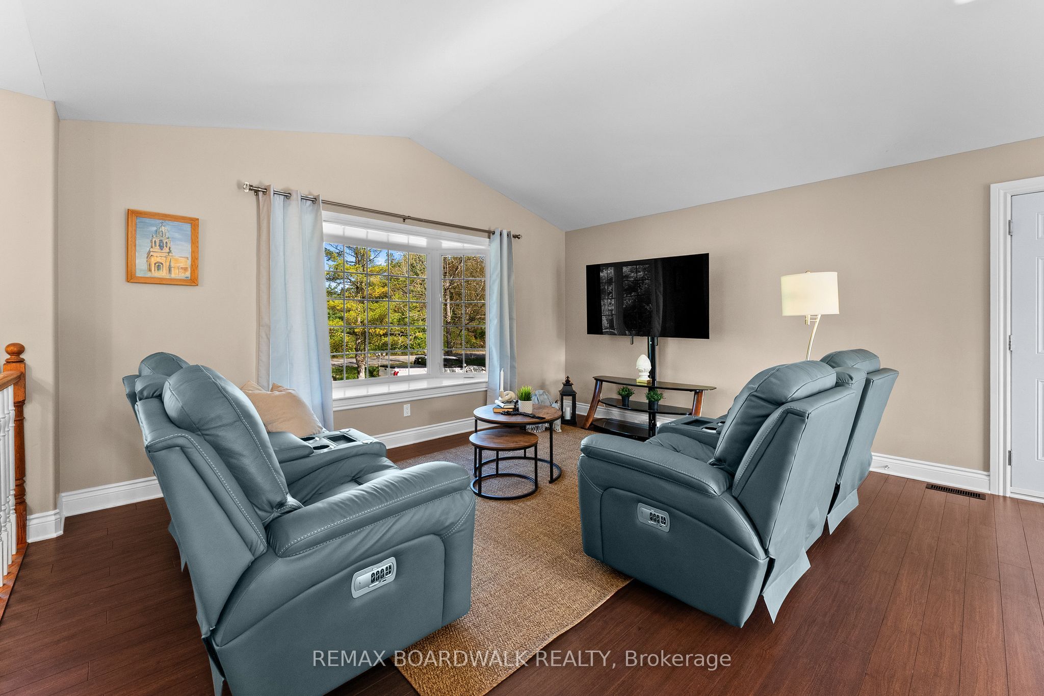 2711 Glen Smail Road Property Photo 7