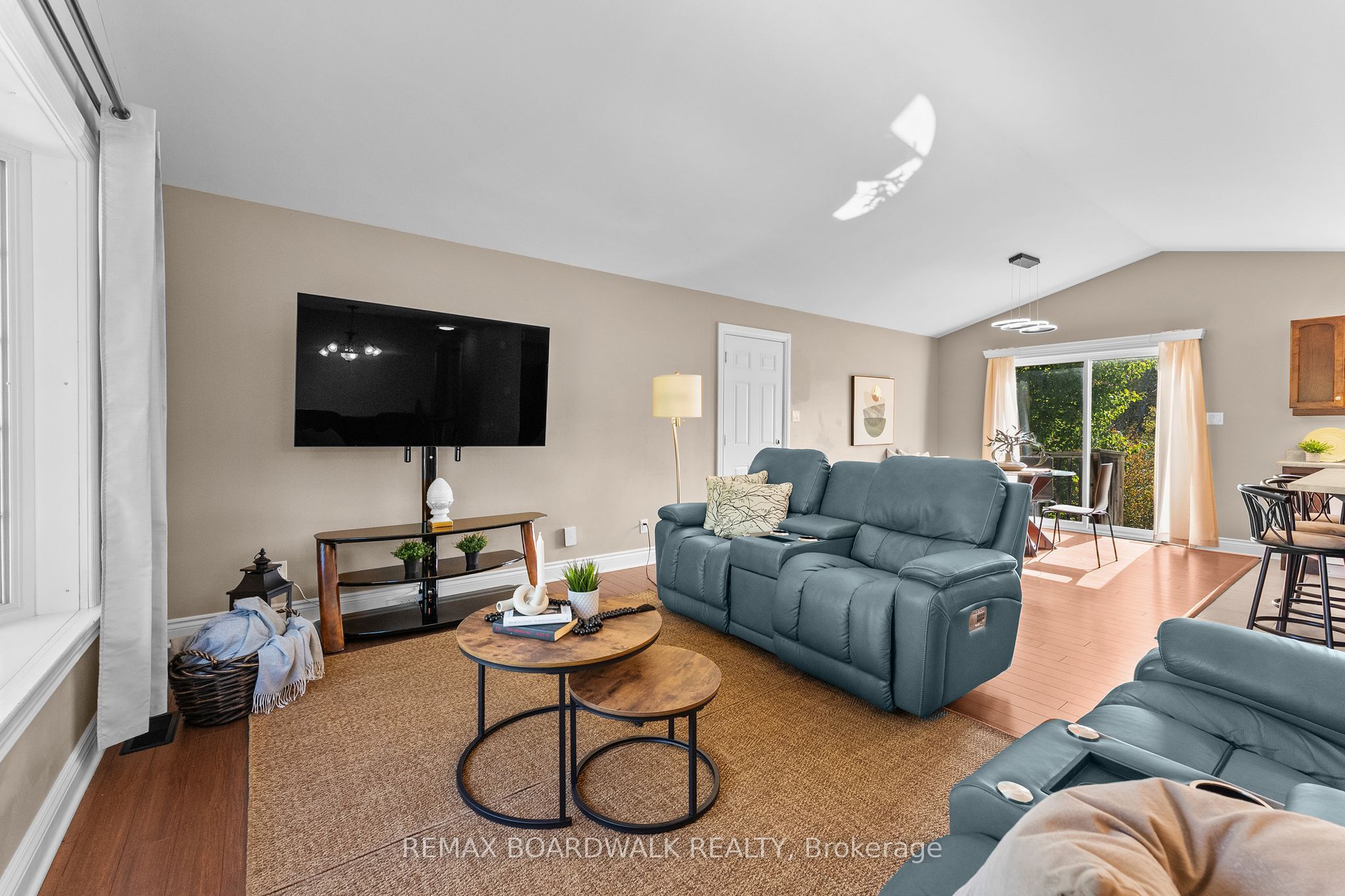 2711 Glen Smail Road Property Photo 9