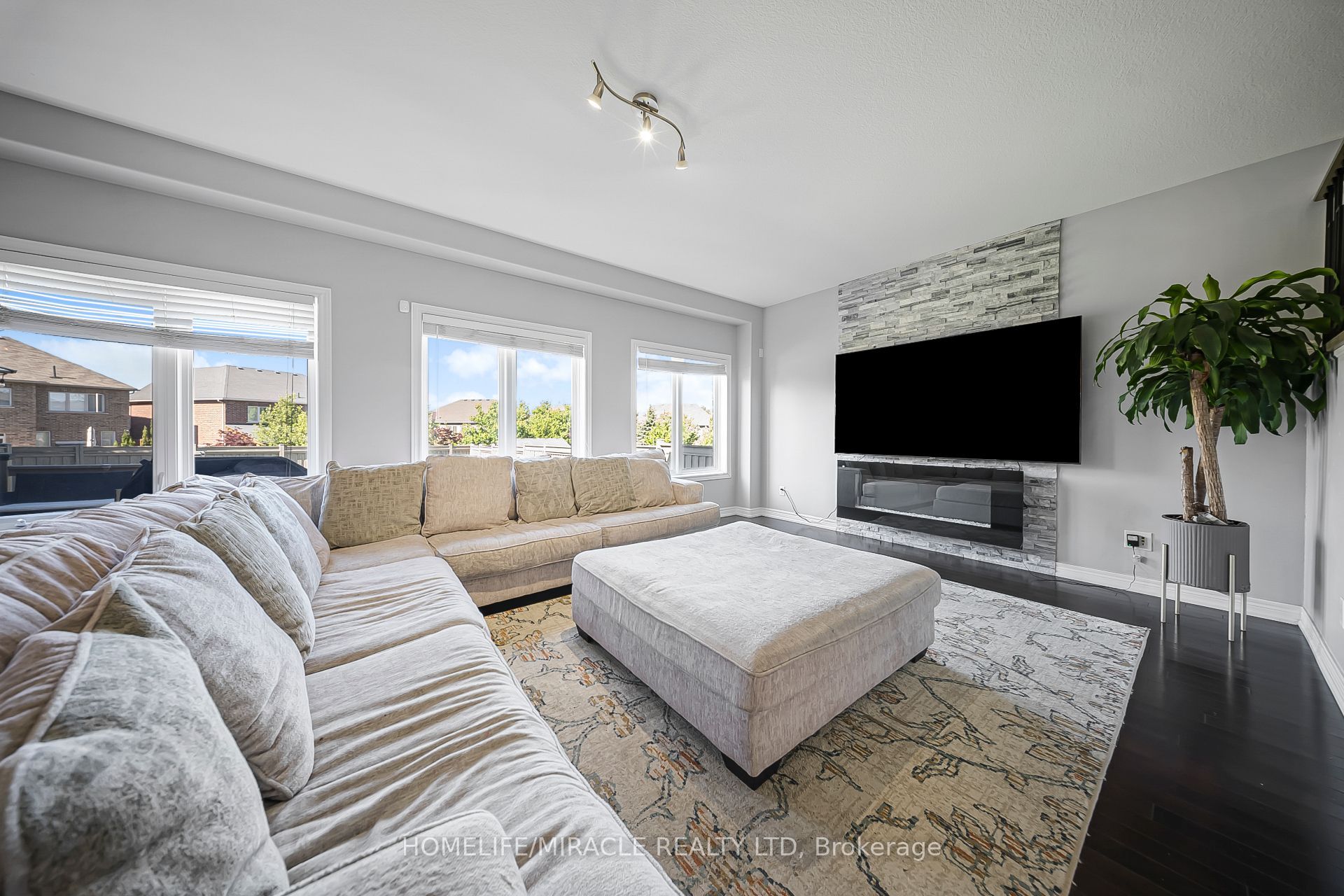 795 Robert Ferrie Drive Property Photo 18