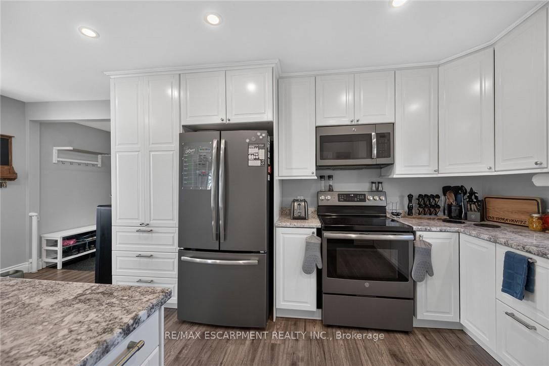 359 First Line Property Photo 18