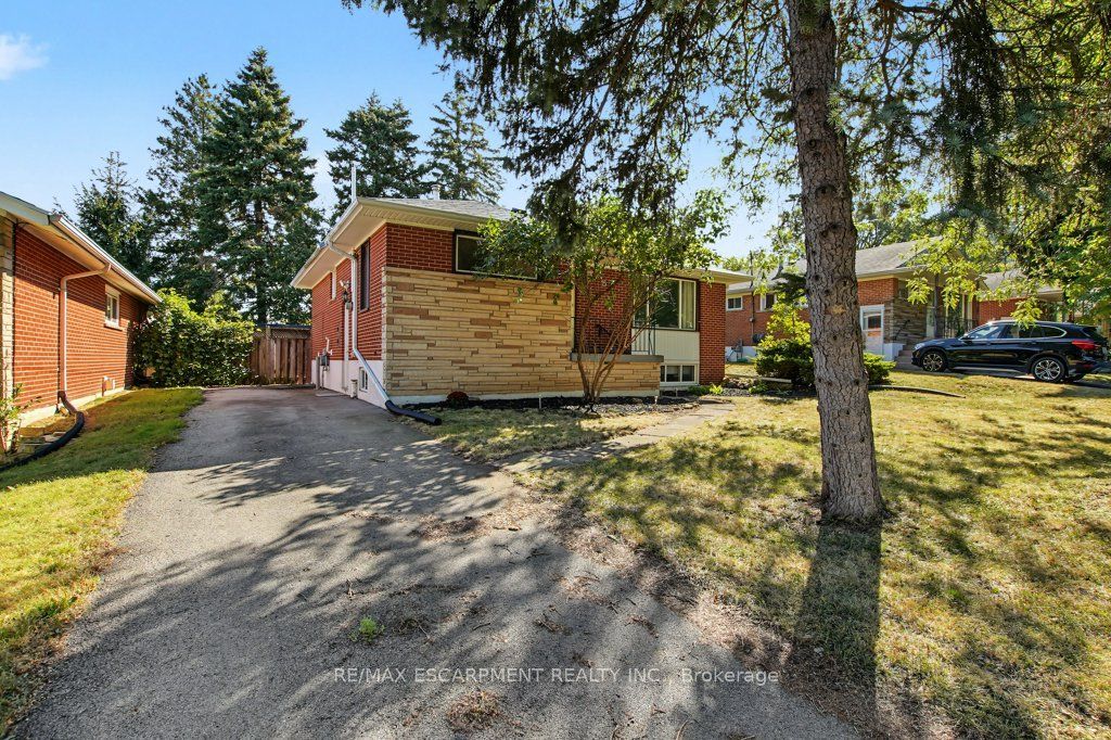 15 Carwyn Crescent Property Photo 3