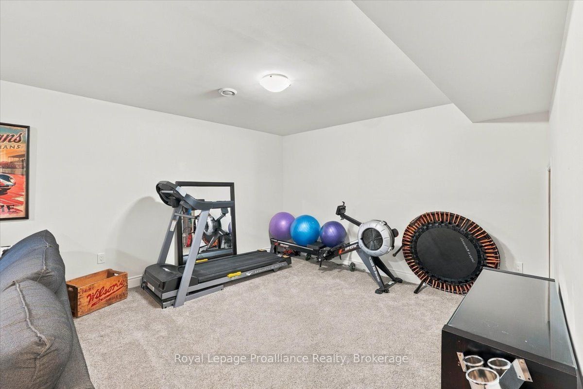 20 Aberdeen Street Property Photo 25