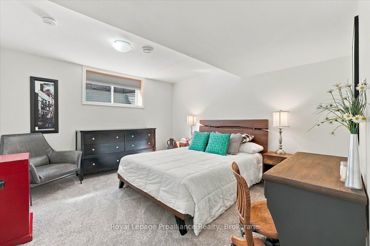 20 Aberdeen Street Property Photo 27