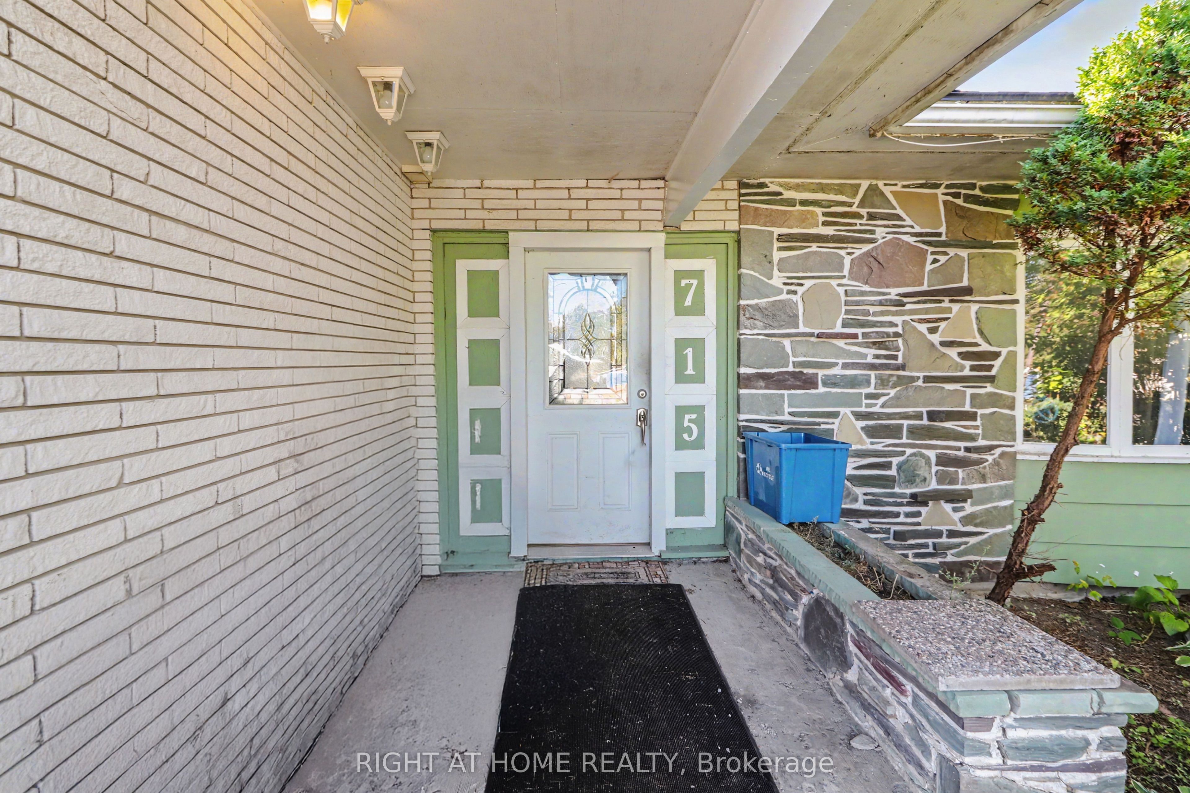 715 Gerard Street Property Photo 4