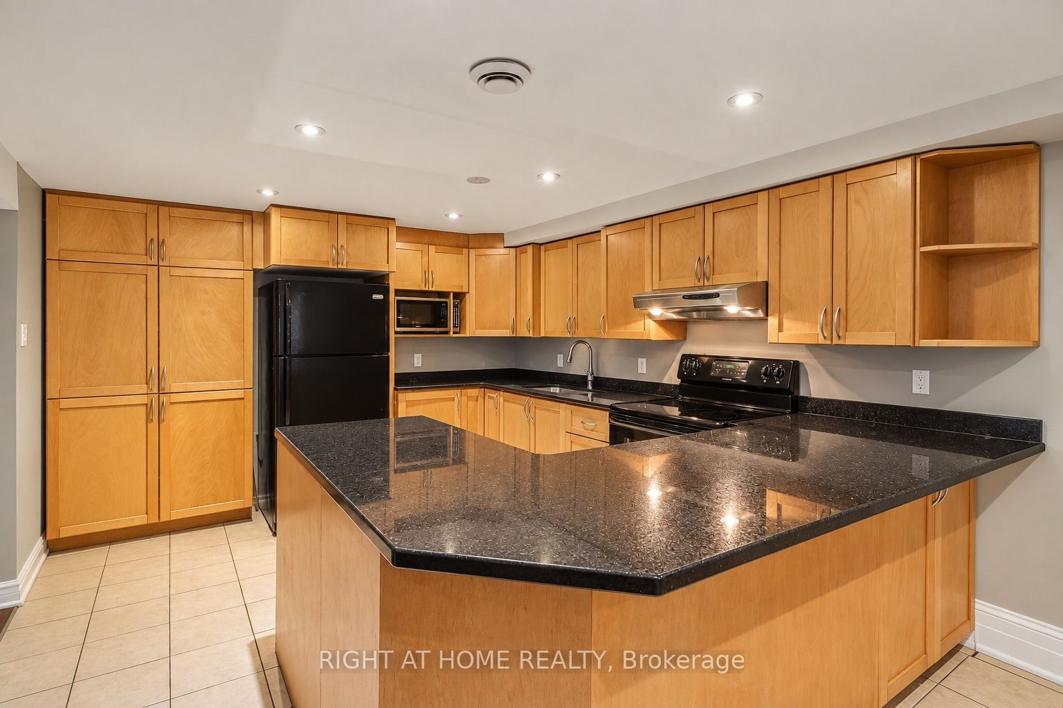 715 Gerard Street Property Photo 5