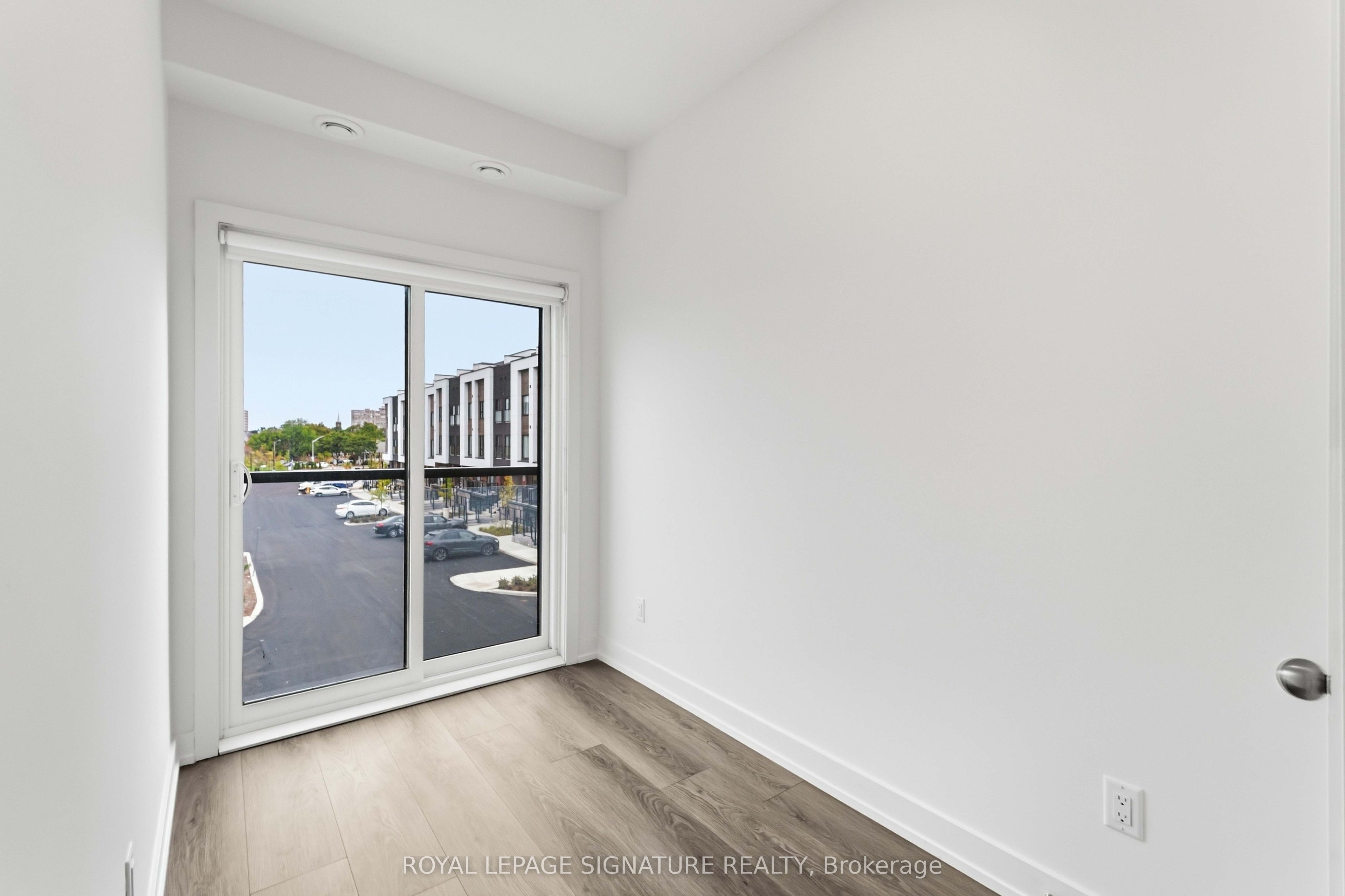 16 Melbourne Avenue 307c Property Photo 5