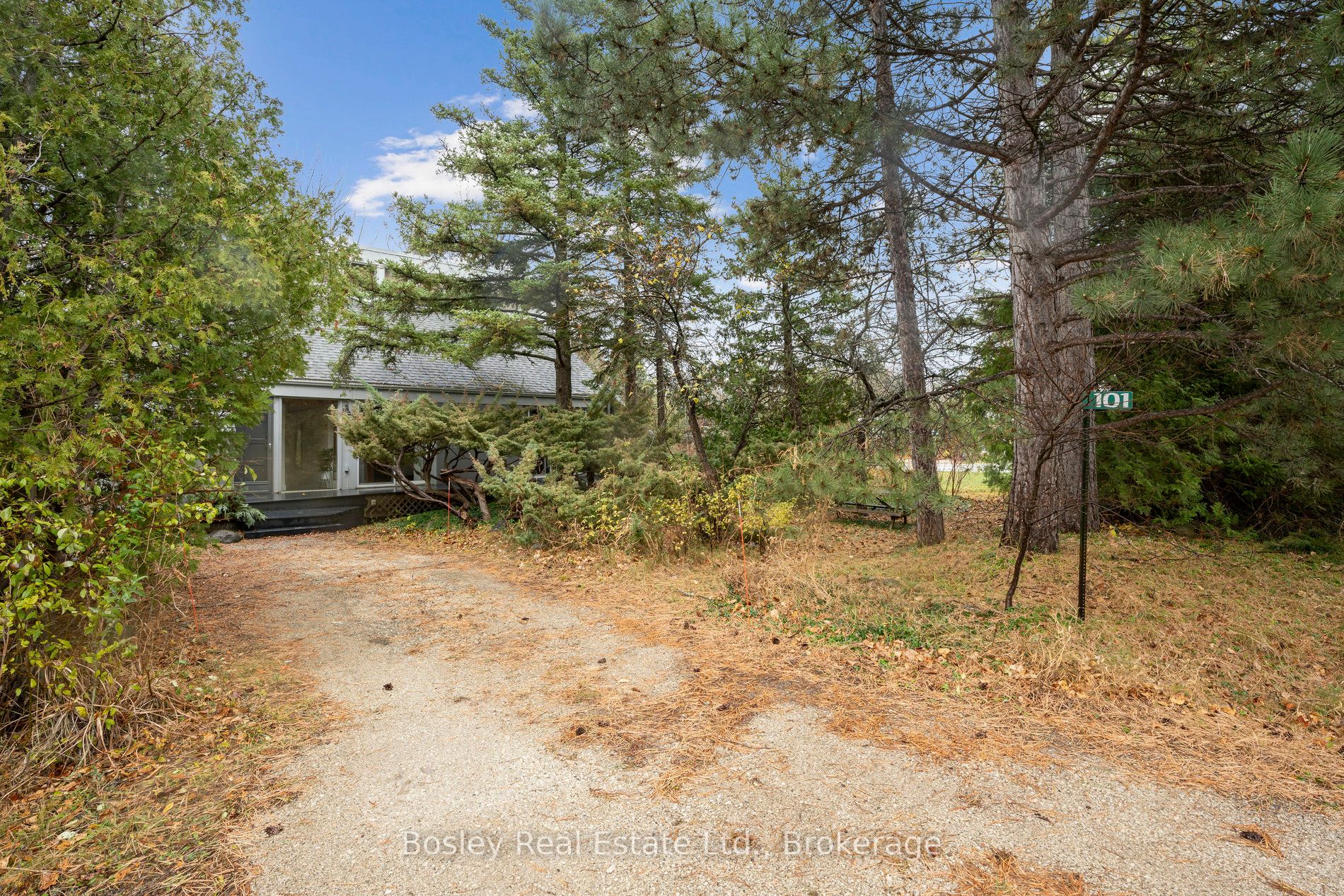 101 St Moritz Crescent Property Photo 3