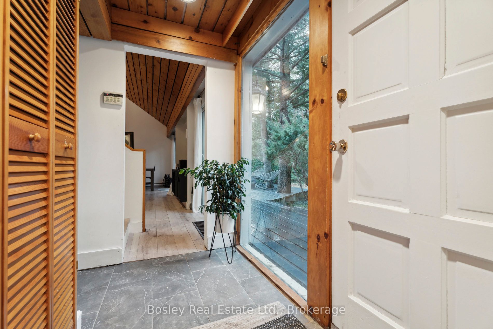 101 St Moritz Crescent Property Photo 6
