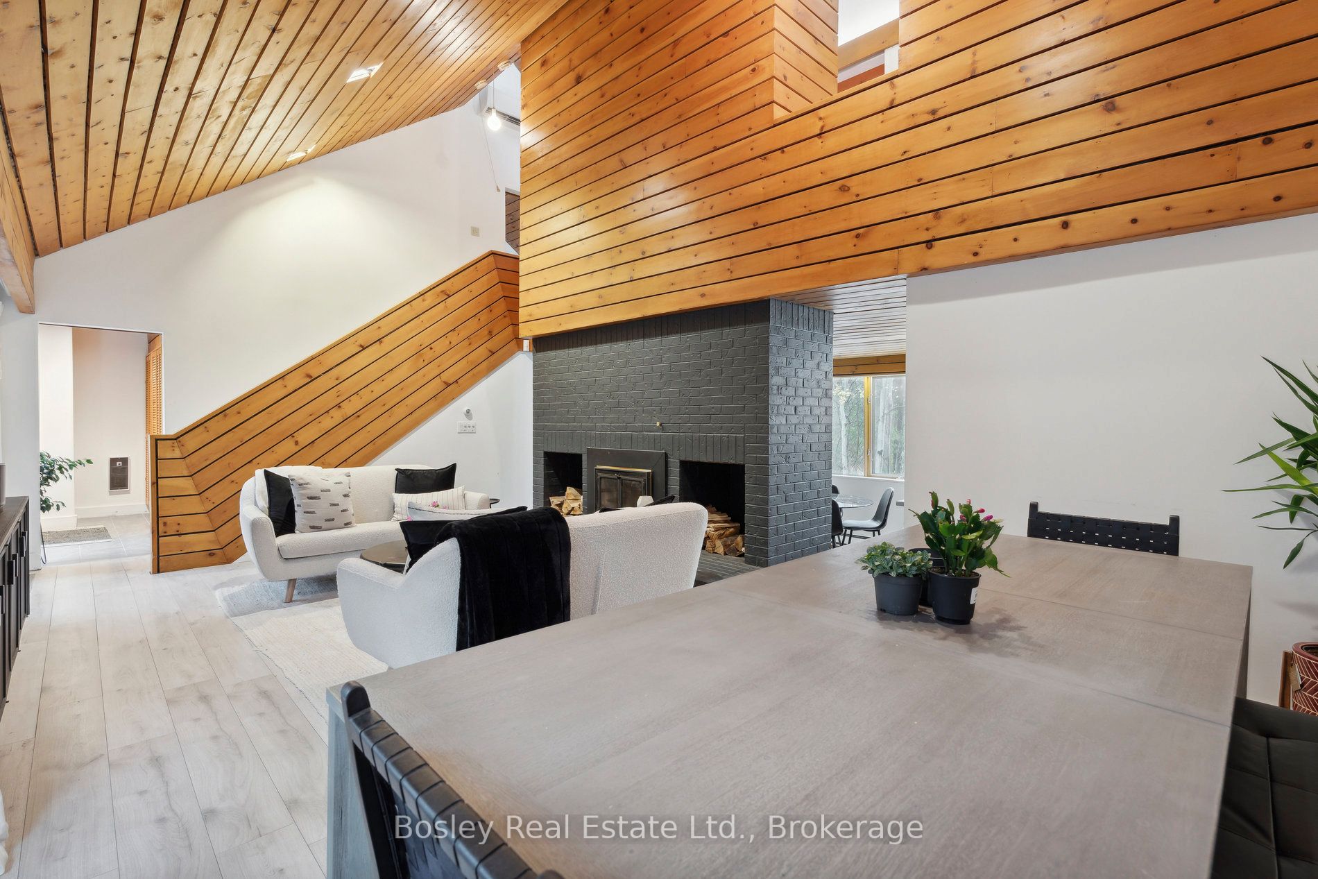 101 St Moritz Crescent Property Photo 16