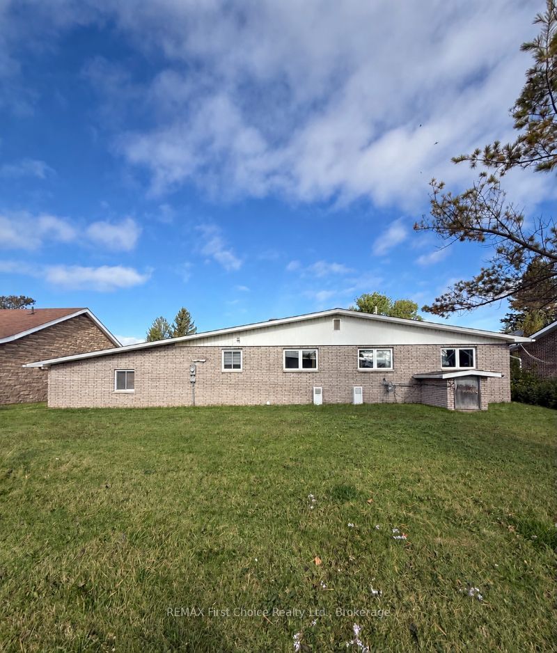 123 Albany Place Property Photo 4