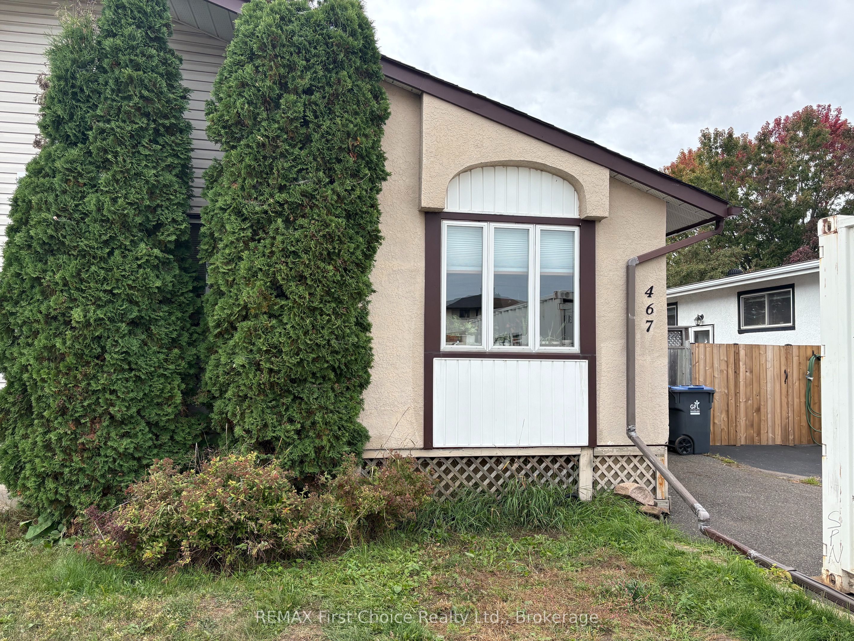 467 James Street N Property Photo 1