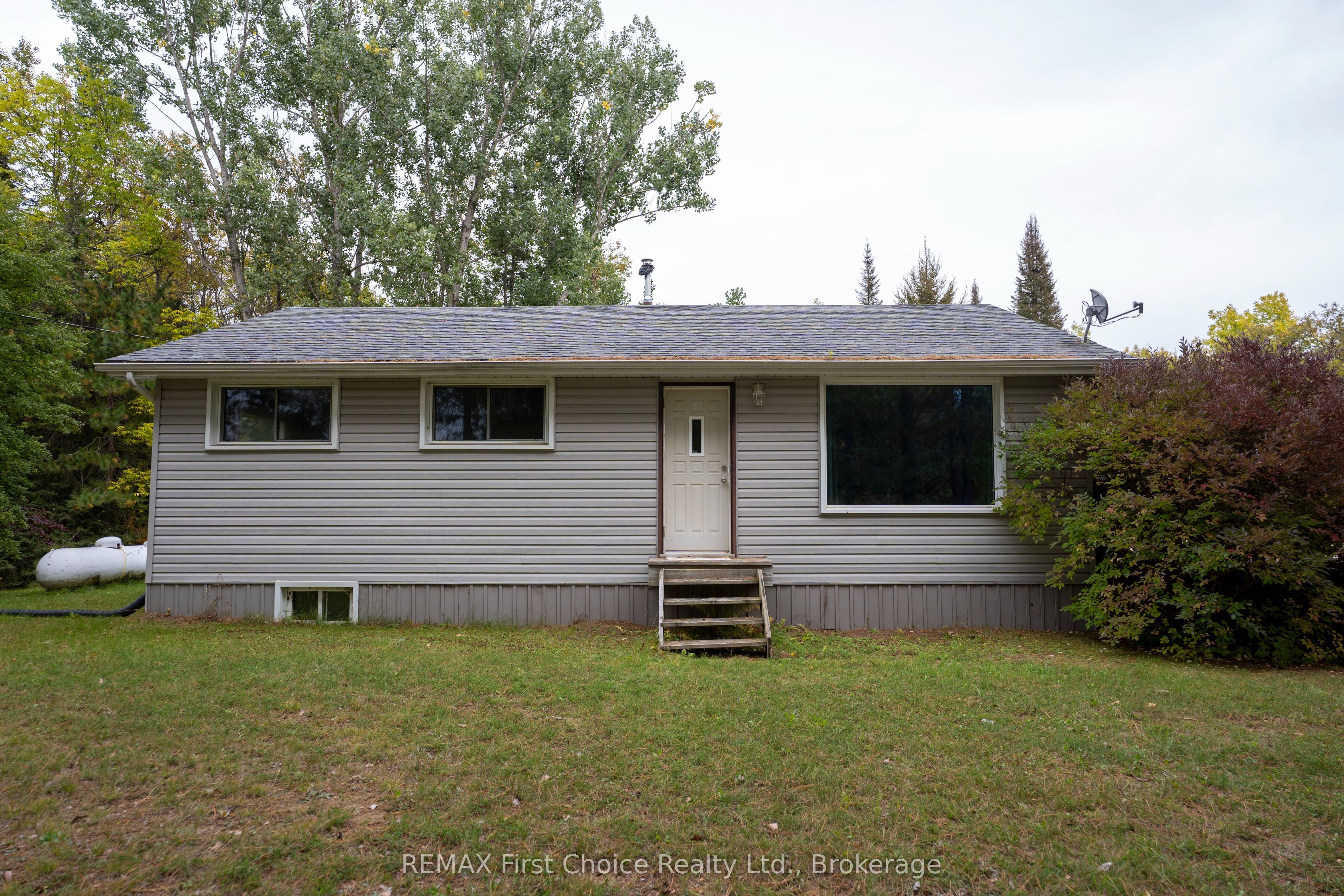 6590 Townline Road Property Photo 1