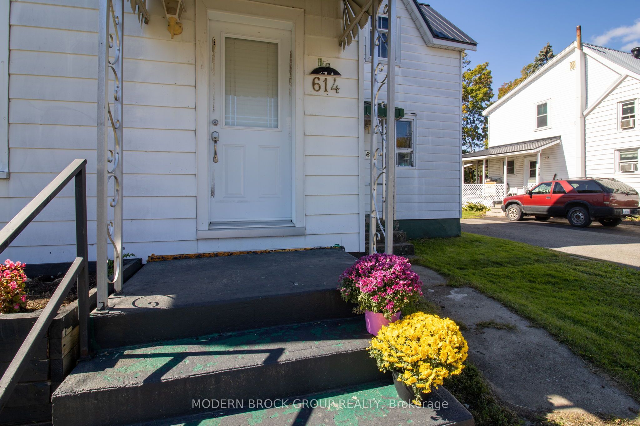 614 East Street Property Photo 2