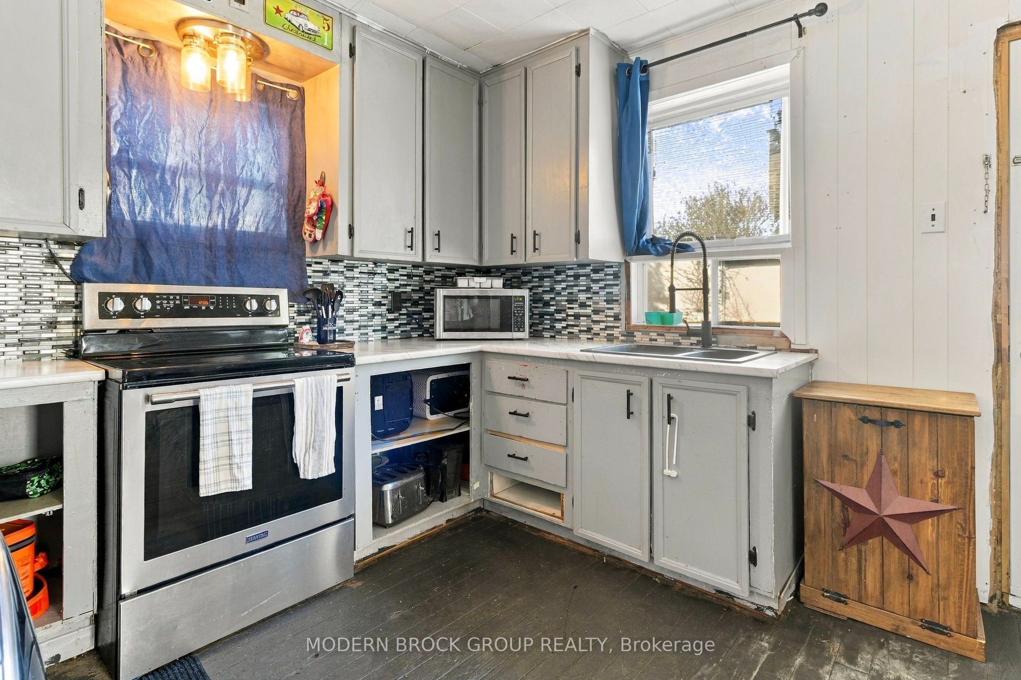 614 East Street Property Photo 5