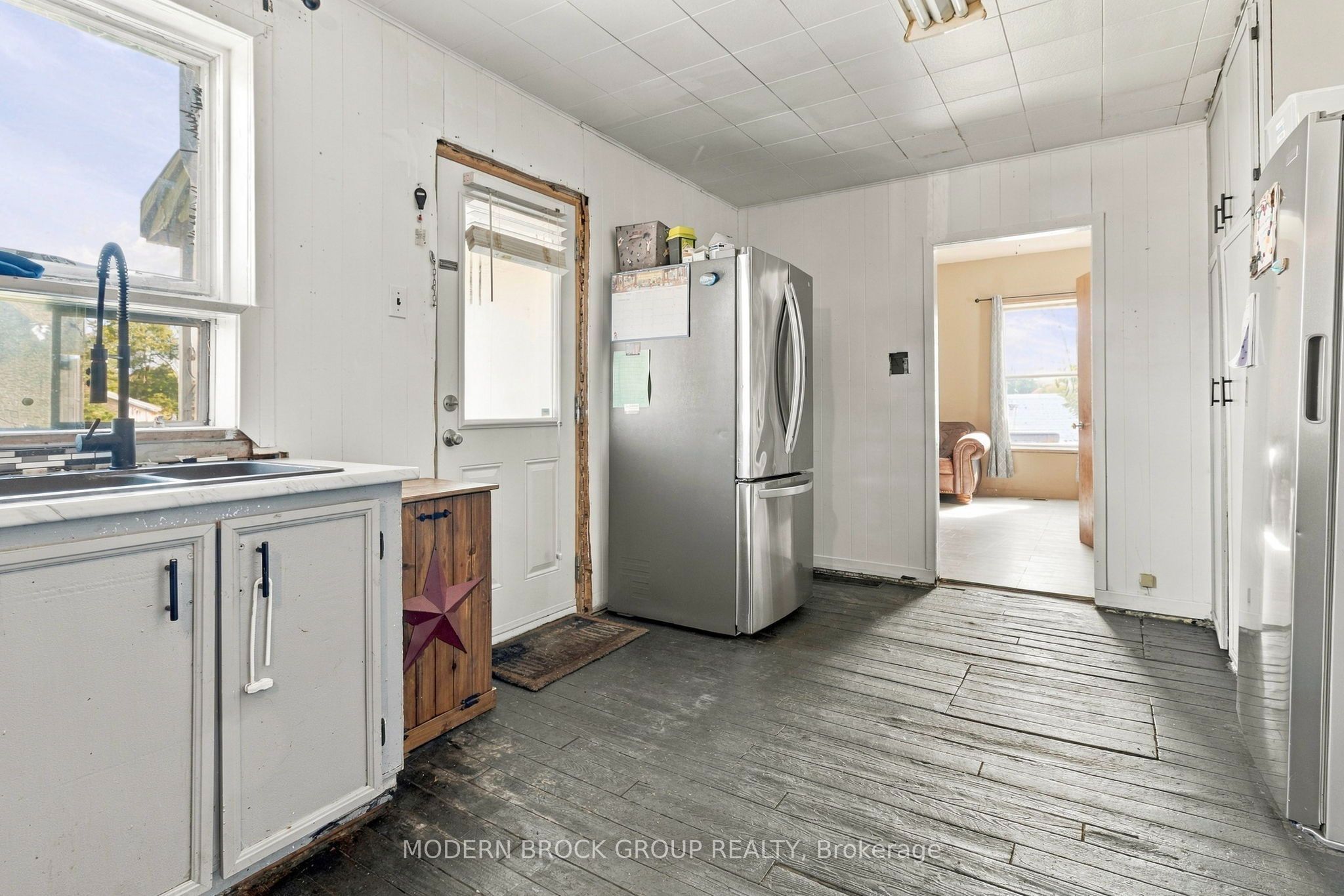 614 East Street Property Photo 6