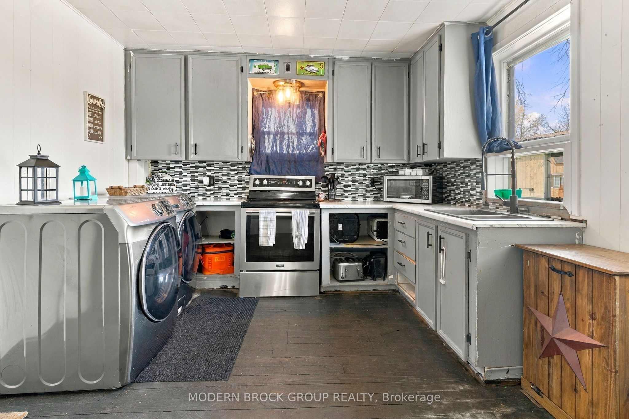 614 East Street Property Photo 8
